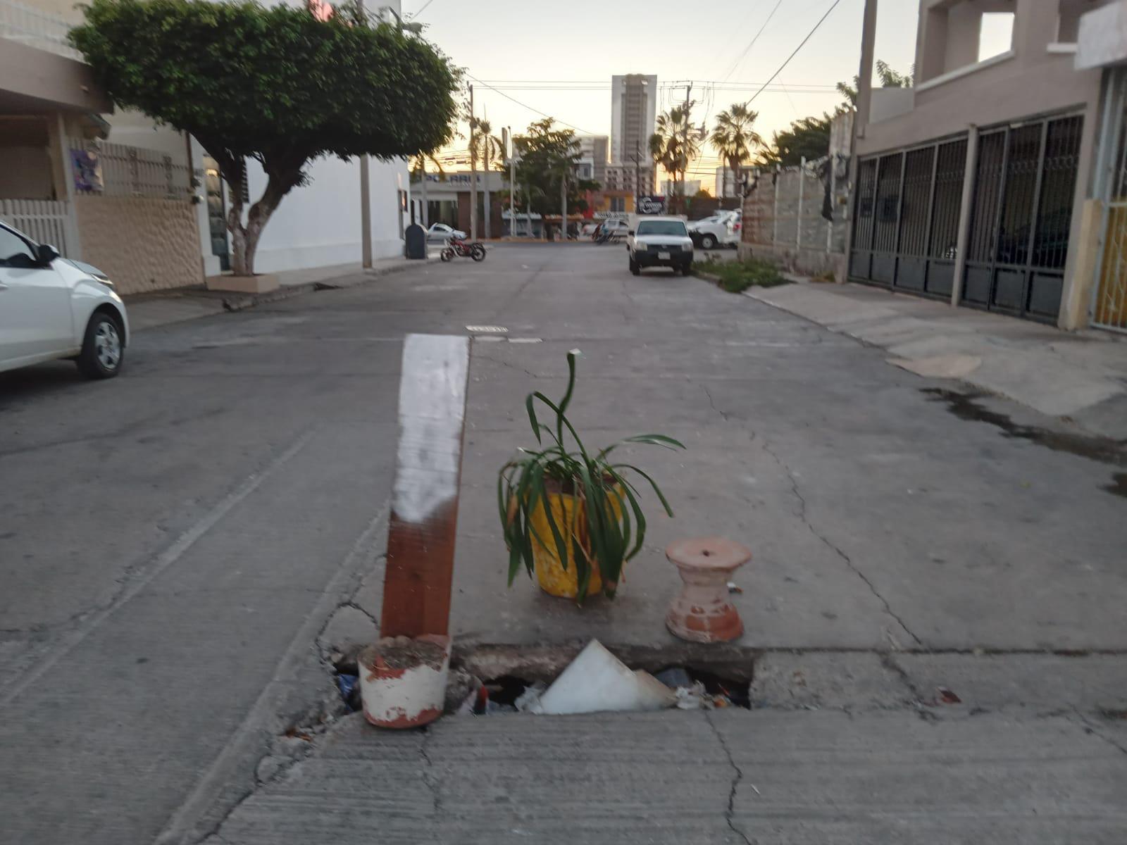 $!Vecinos piden a las autoridades que acudan a reparar.