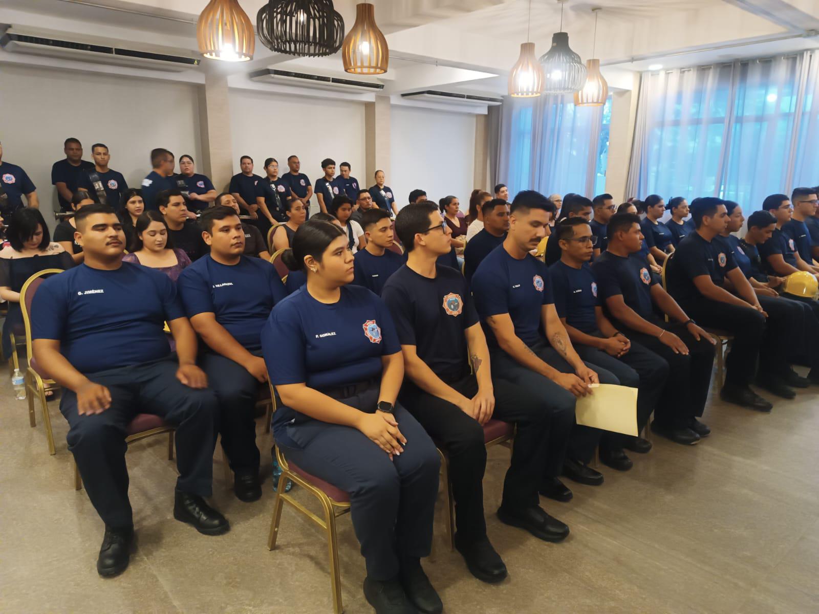 $!Se gradúan nuevos elementos del cuerpo voluntario de Bomberos de Mazatlán