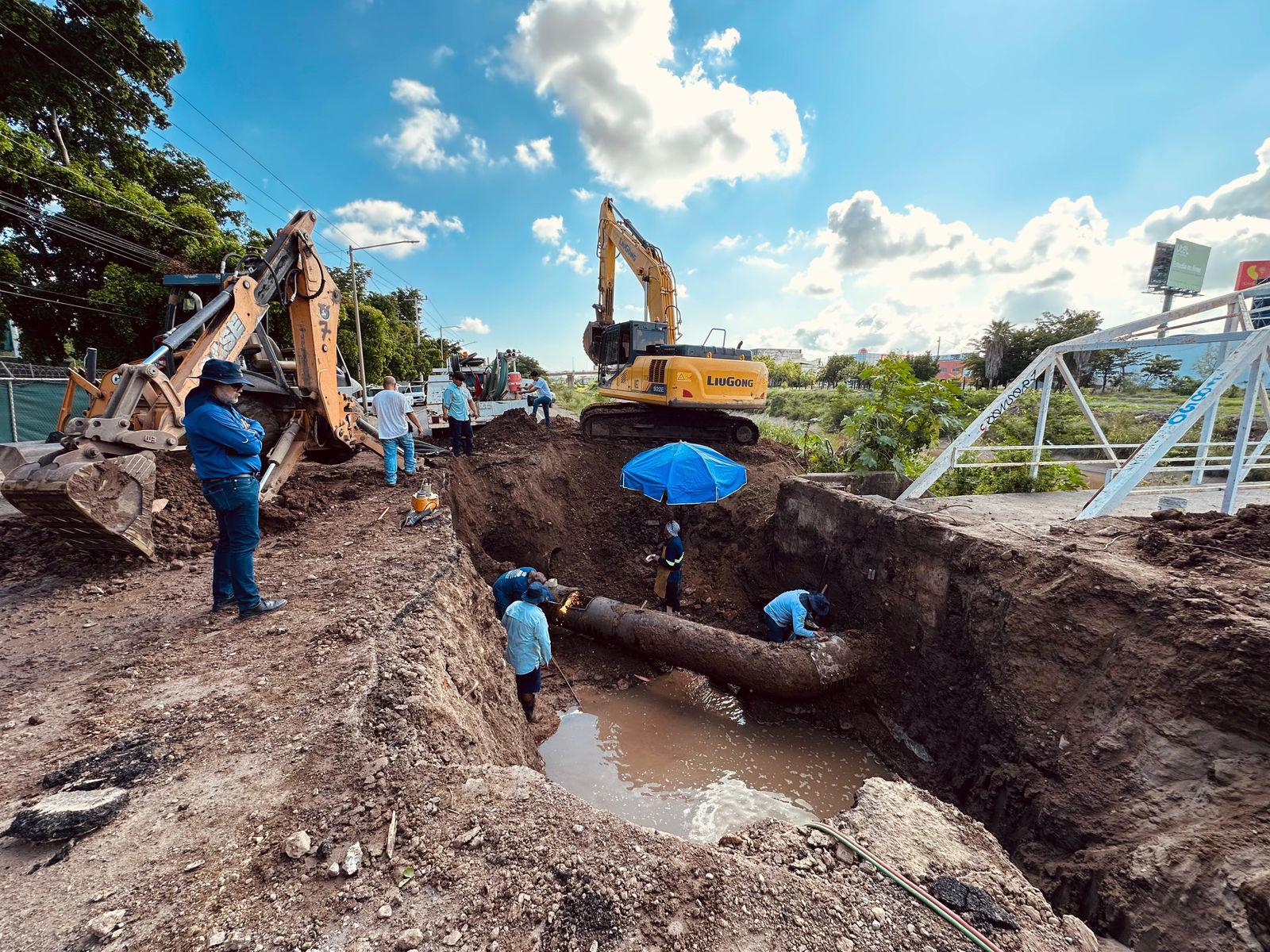 $!Ruptura de línea deja sin agua a colonias del sur de Culiacán