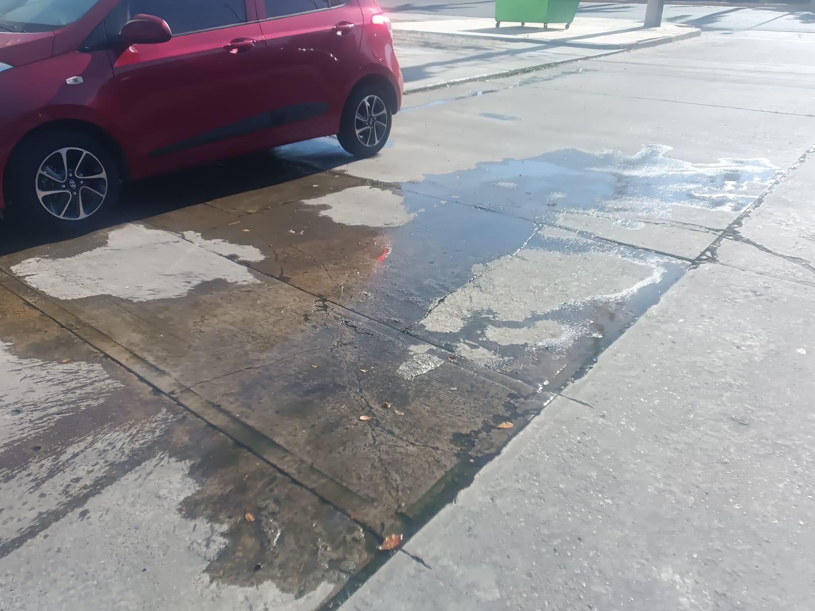 $!Persiste contaminación por fugas de aguas negras en la Calle Río Amazonas, en Campo Bello