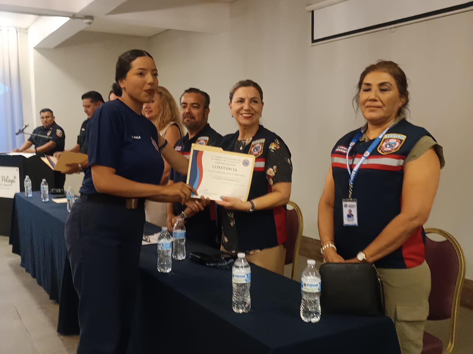 $!Se gradúan nuevos elementos del cuerpo voluntario de Bomberos de Mazatlán