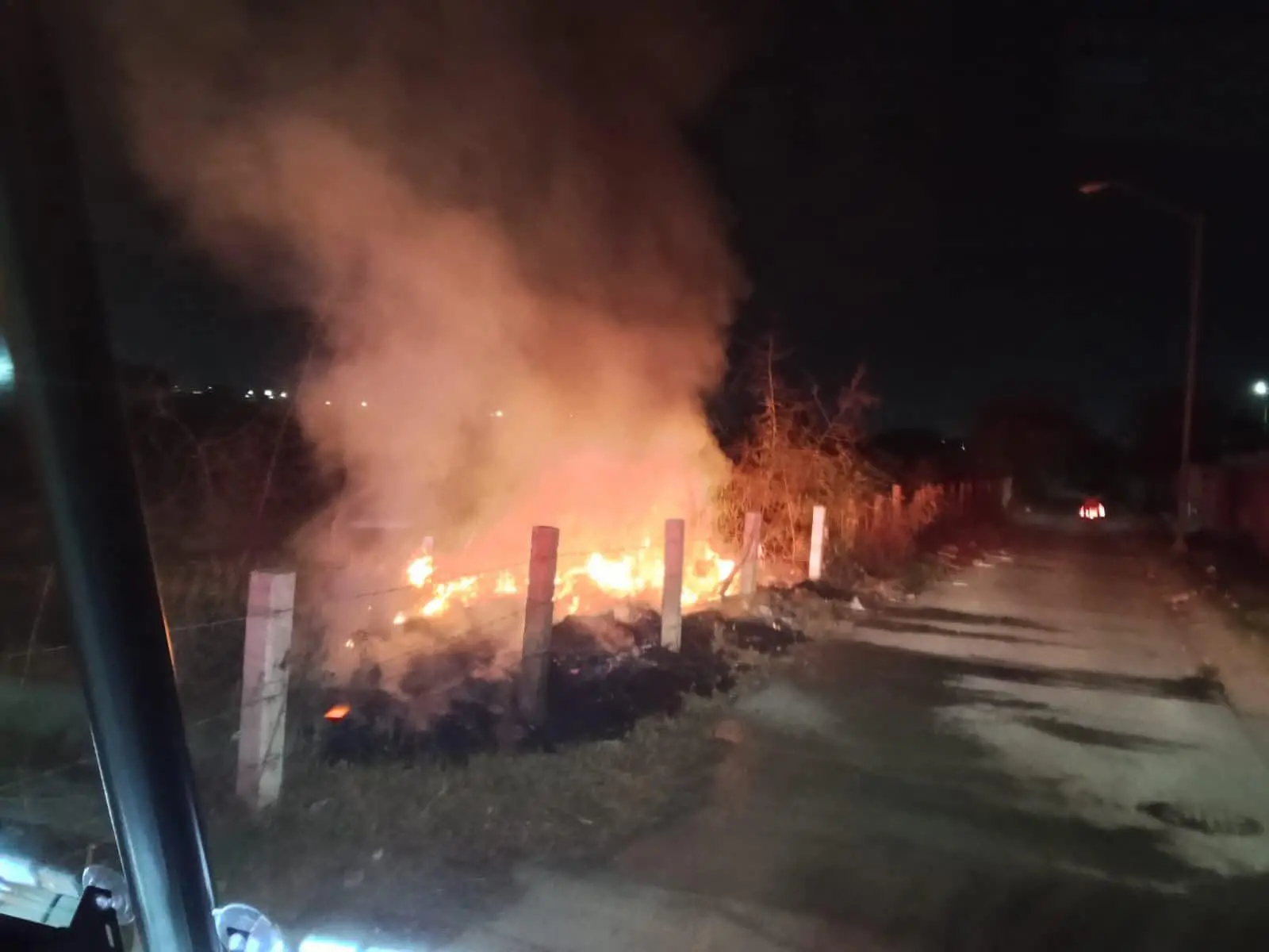 $!Supera Bomberos Mazatlán las mil atenciones por incendios en lo que va del año