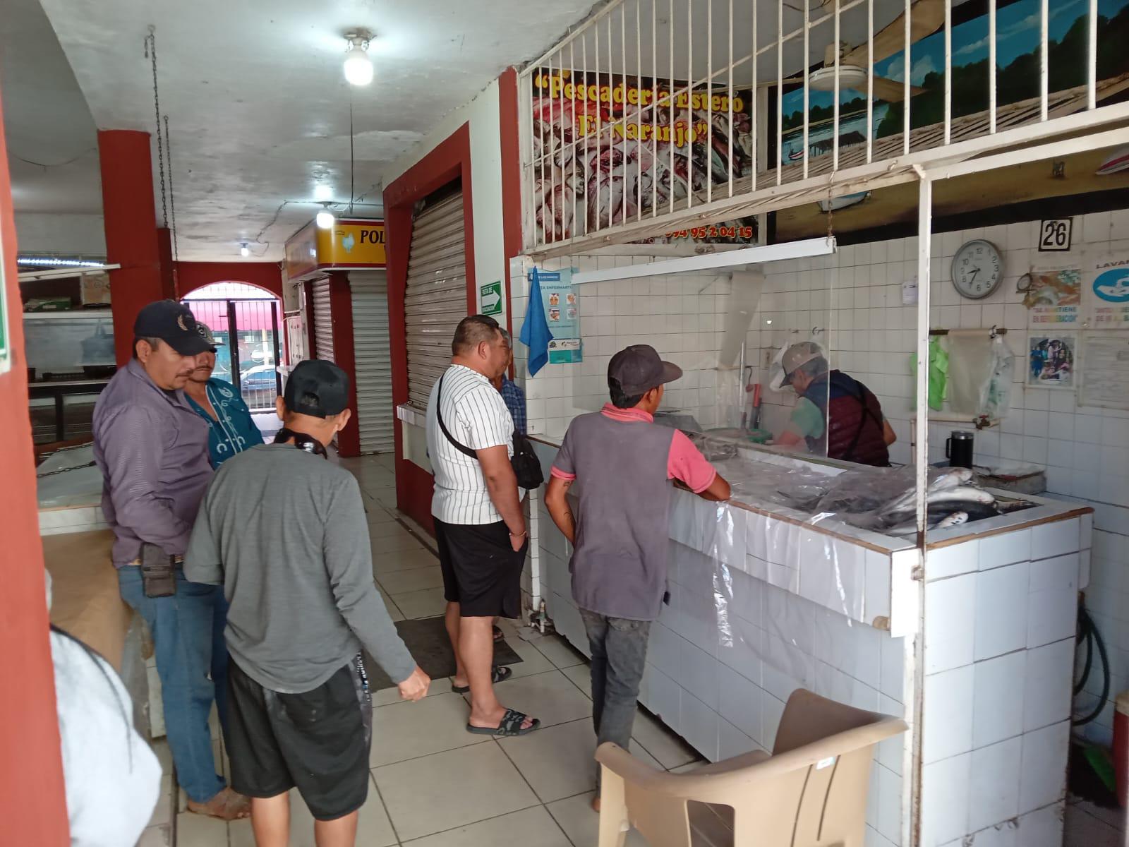 $!En Rosario, ventas de pescado repuntan solo en días santos