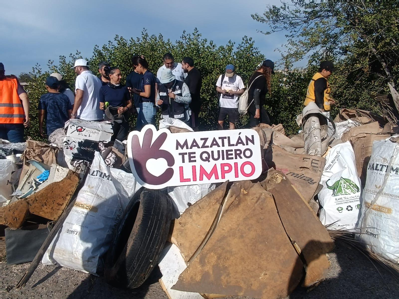 $!Recolecta Ecología 76 costales de residuos tras nueva limpieza en manglares de Mazatlán
