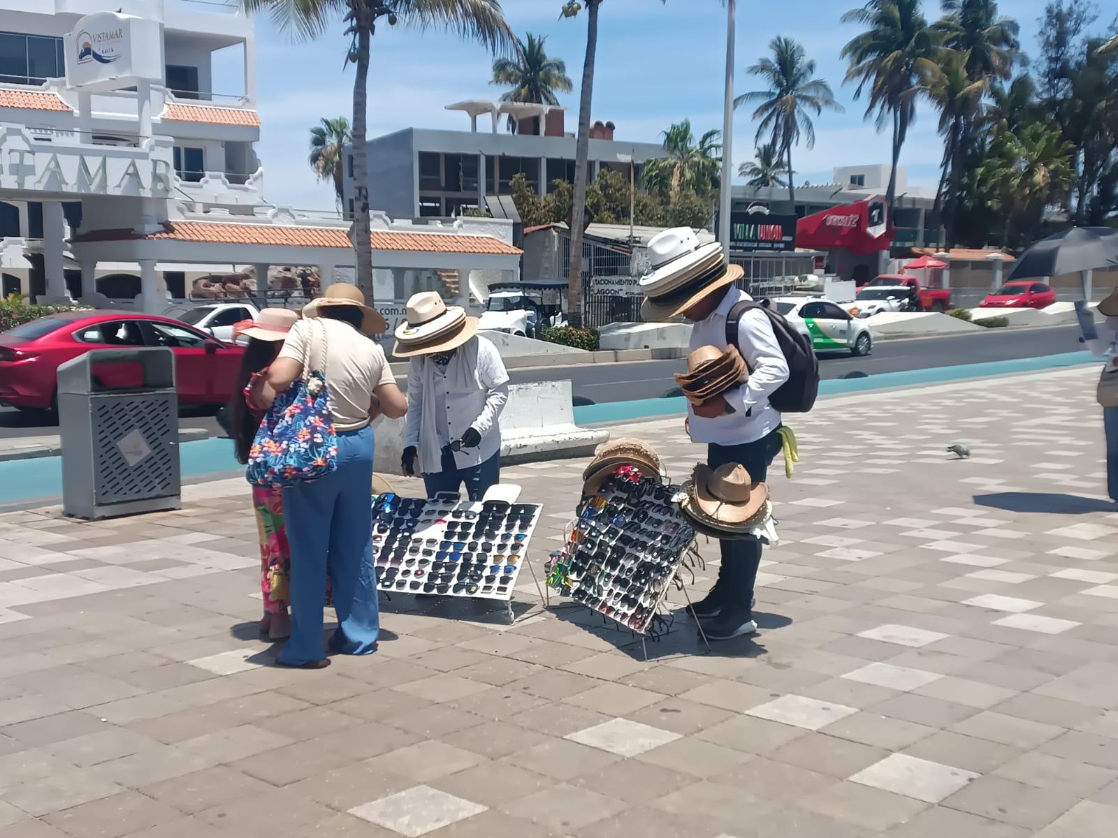 $!Aumentan 50% ventas de artículos turísticos durante el fin de semana largo en Mazatlán