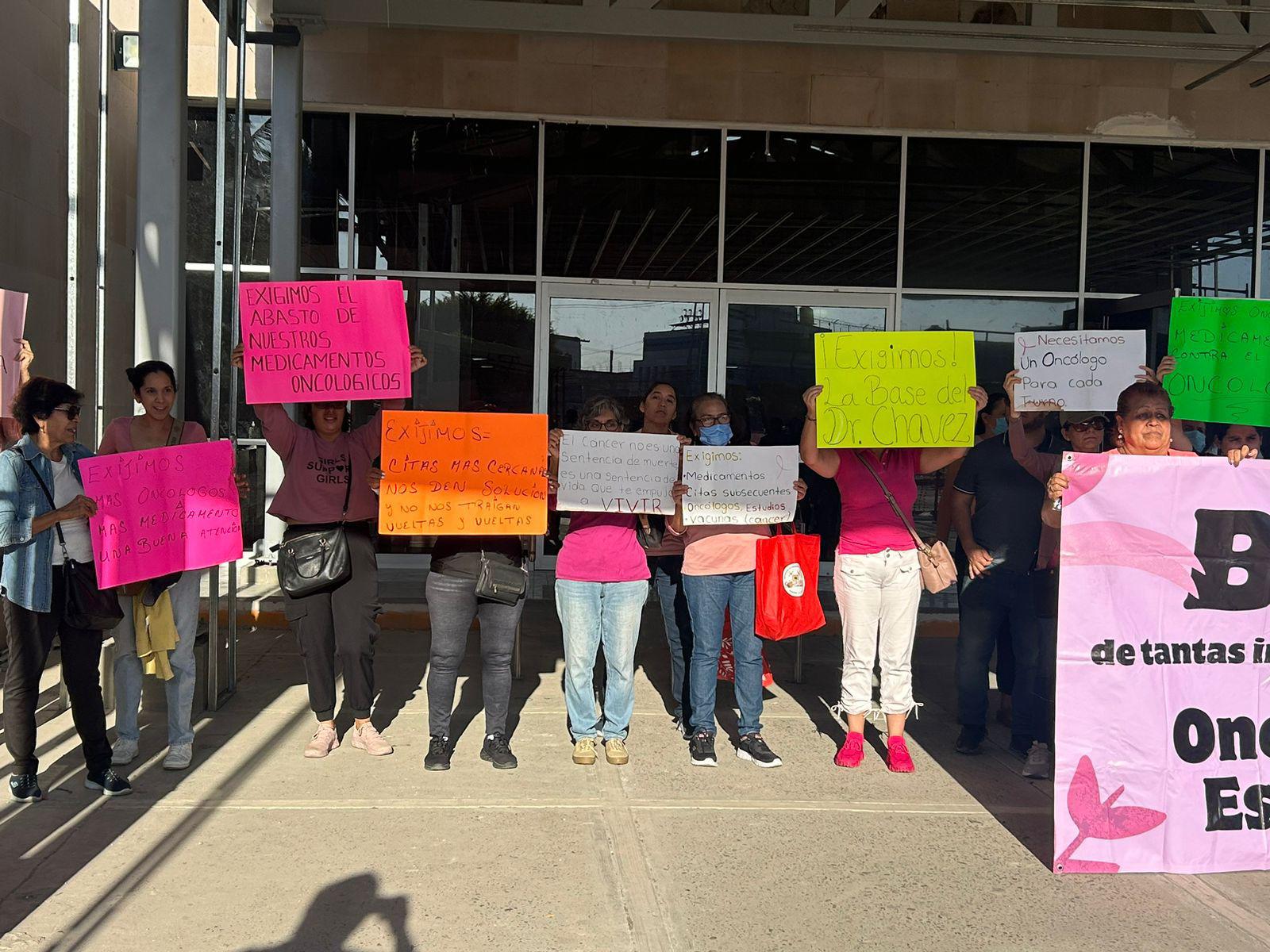 $!Se manifiestan pacientes de oncología del IMSS por desabasto de medicamento