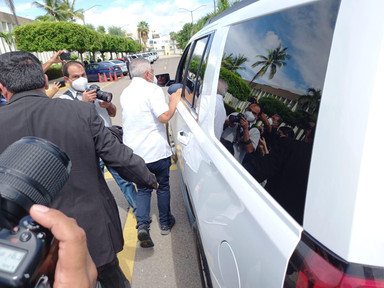 $!Habitantes de El Vallecito acuden al Congreso para recordarle a Quirino su compromiso de poner luz; la obra debió iniciar el 29 de julio