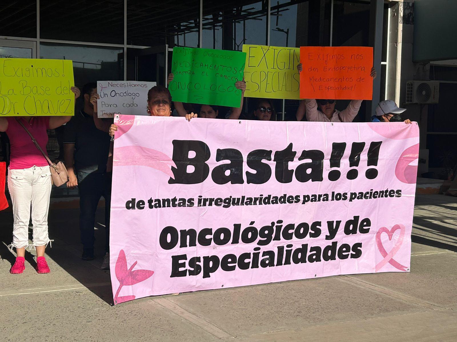$!Se manifiestan pacientes de oncología del IMSS por desabasto de medicamento