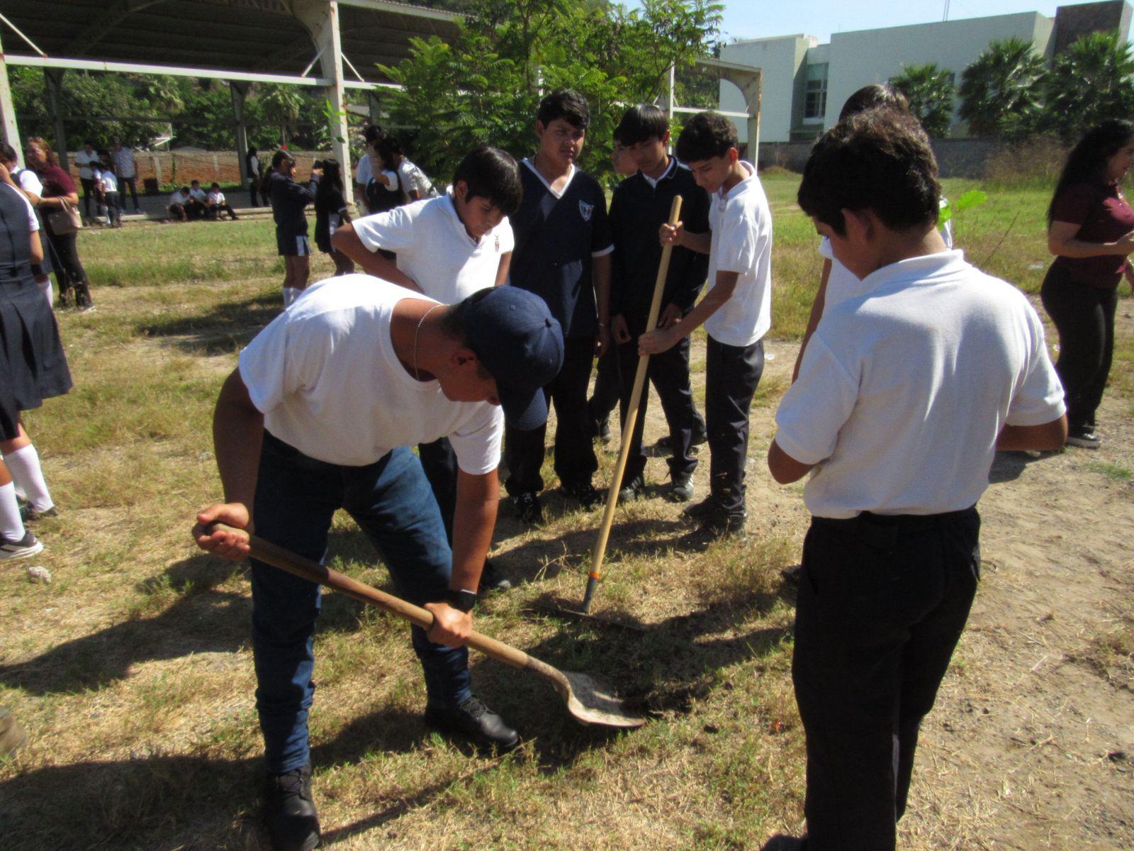 $!Se suma Secundaria Solidaridad a jornada de Arborización y Limpieza Escolar