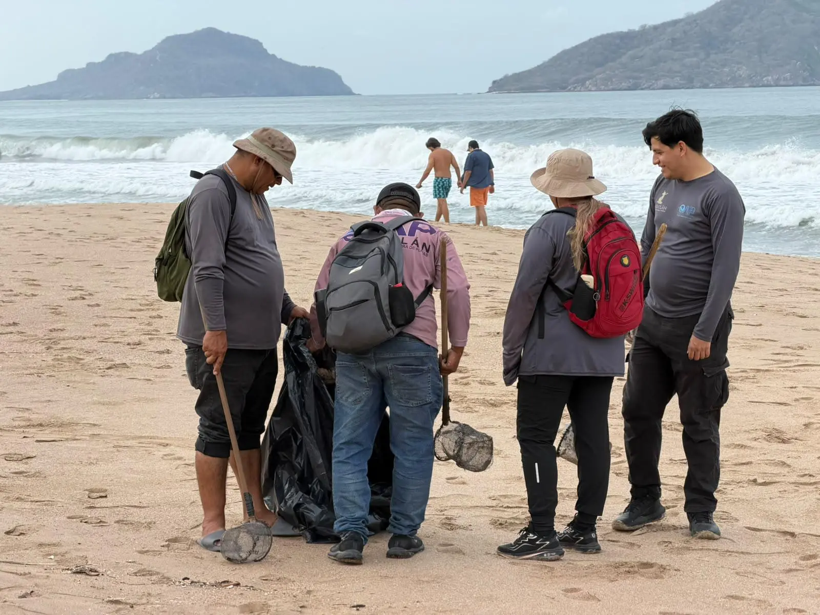 $!Realizan jornada de limpieza en playas de Cerritos de cara al periodo vacacional