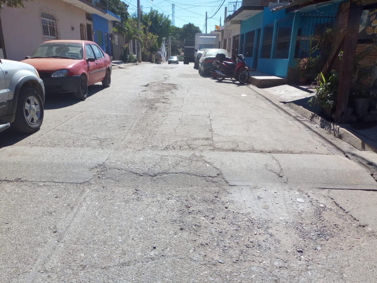 $!Urgen vecinos a reparar calle de la cabecera municipal de Rosario