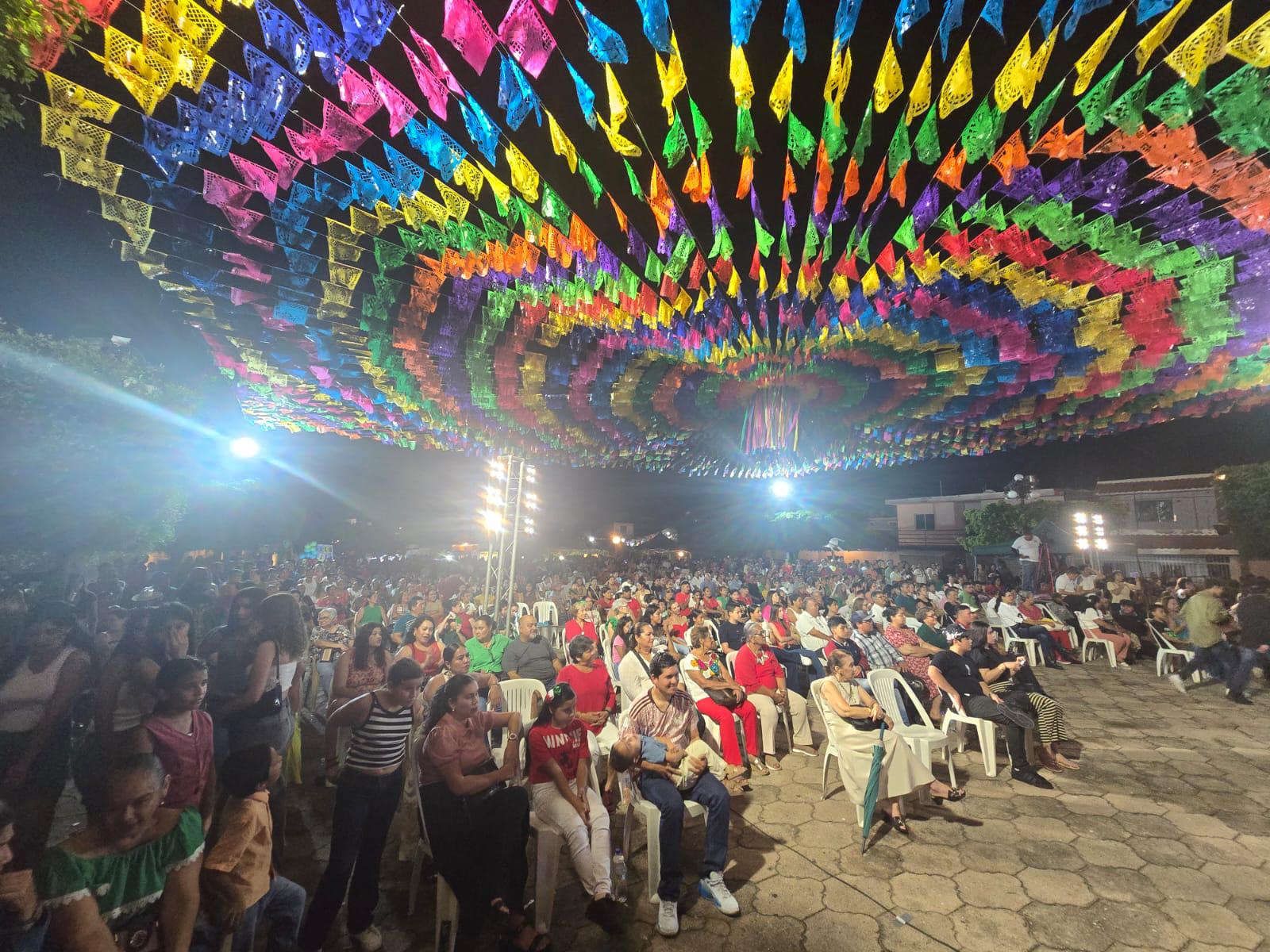 $!Concurren familias verbena popular con motivo del Grito de Independencia en Rosario