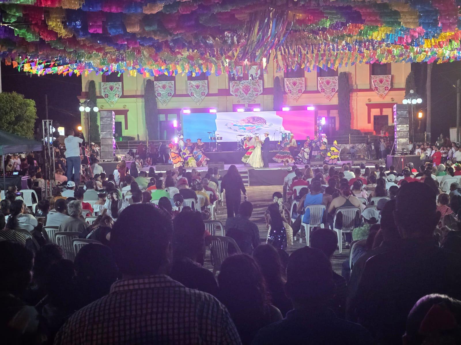 $!Concurren familias verbena popular con motivo del Grito de Independencia en Rosario