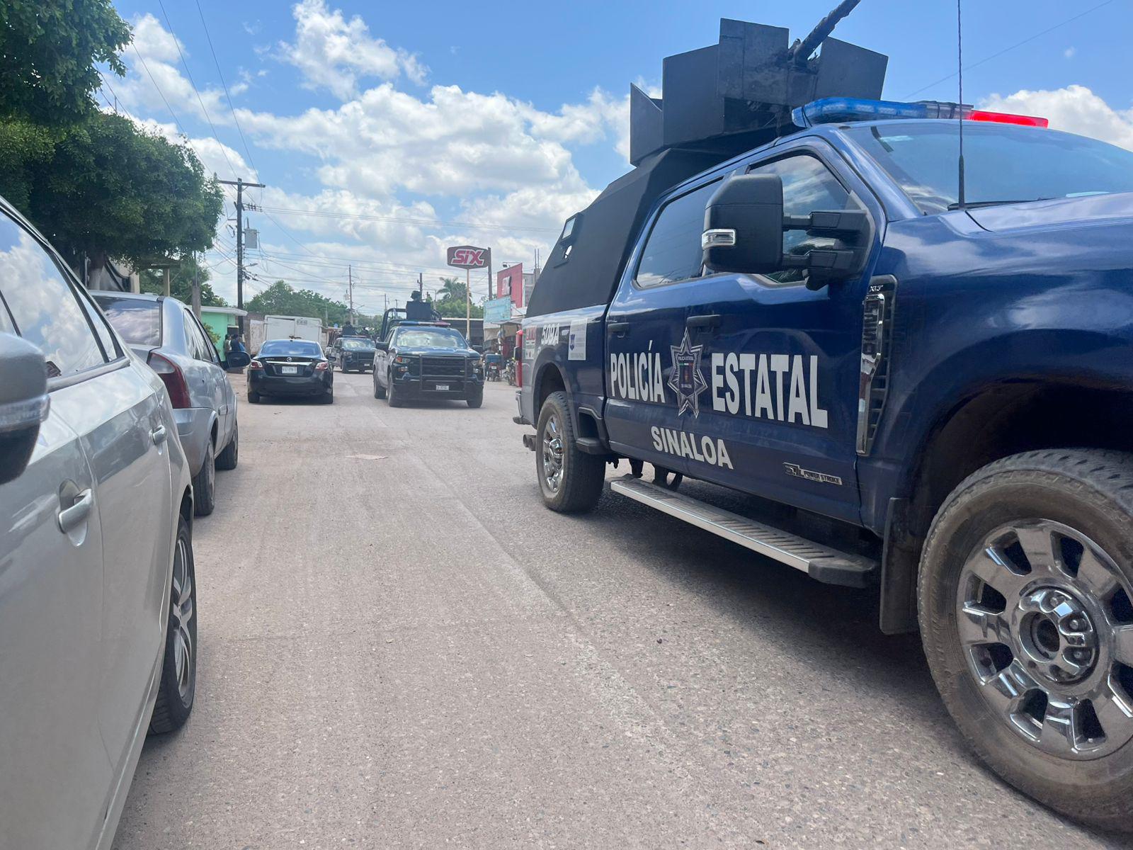 $!Detienen a cuatro civiles, aseguran un vehículo y armas tras operativo en Aguaruto, al poniente de Culiacán