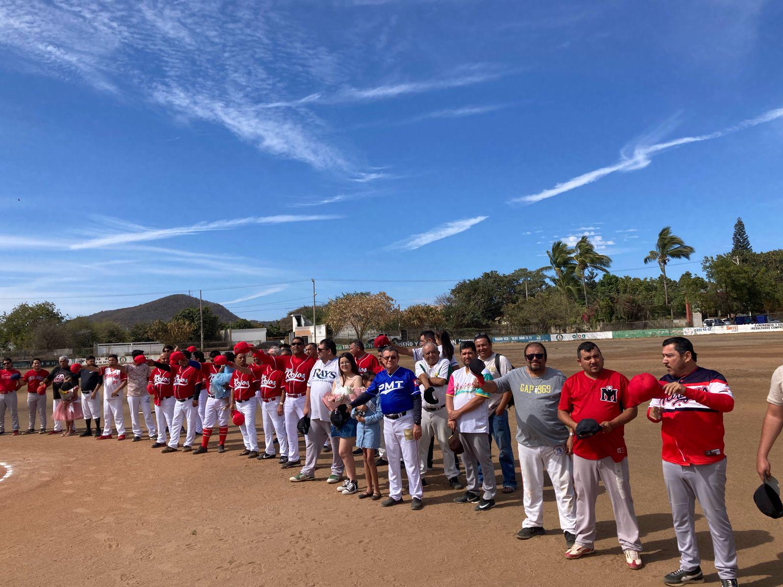 $!Cantan transportistas el playball en Club Polluelos