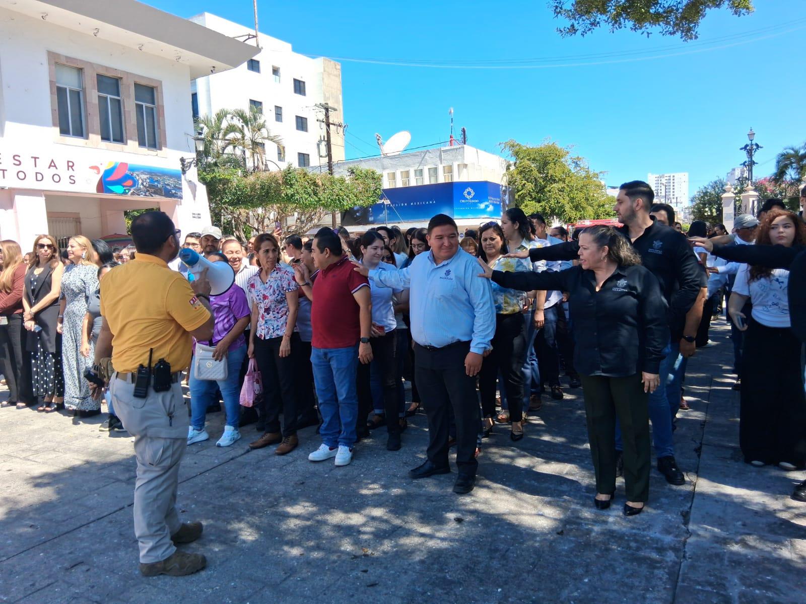 $!Fortalecen cultura preventiva con Simulacro Nacional en Palacio Municipal de Mazatlán