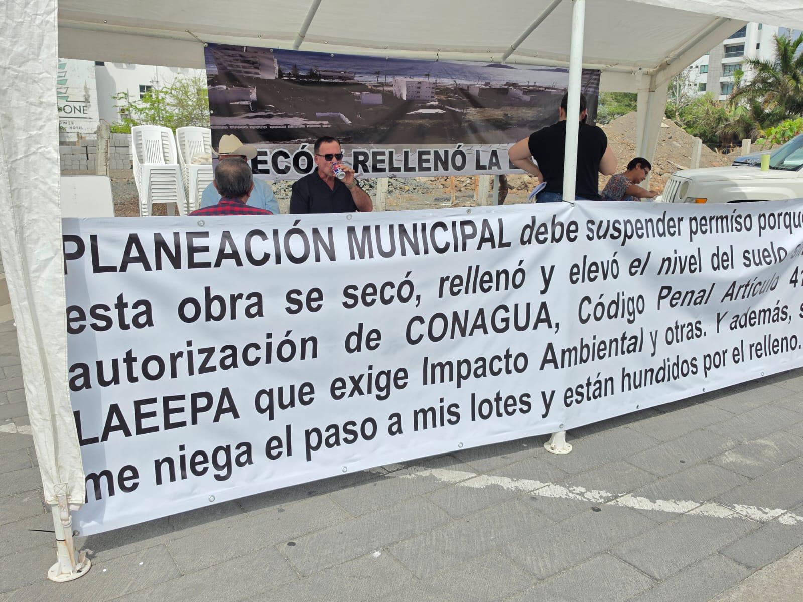$!Denuncian presuntas irregularidades y relleno de la Laguna del Camarón en Mazatlán