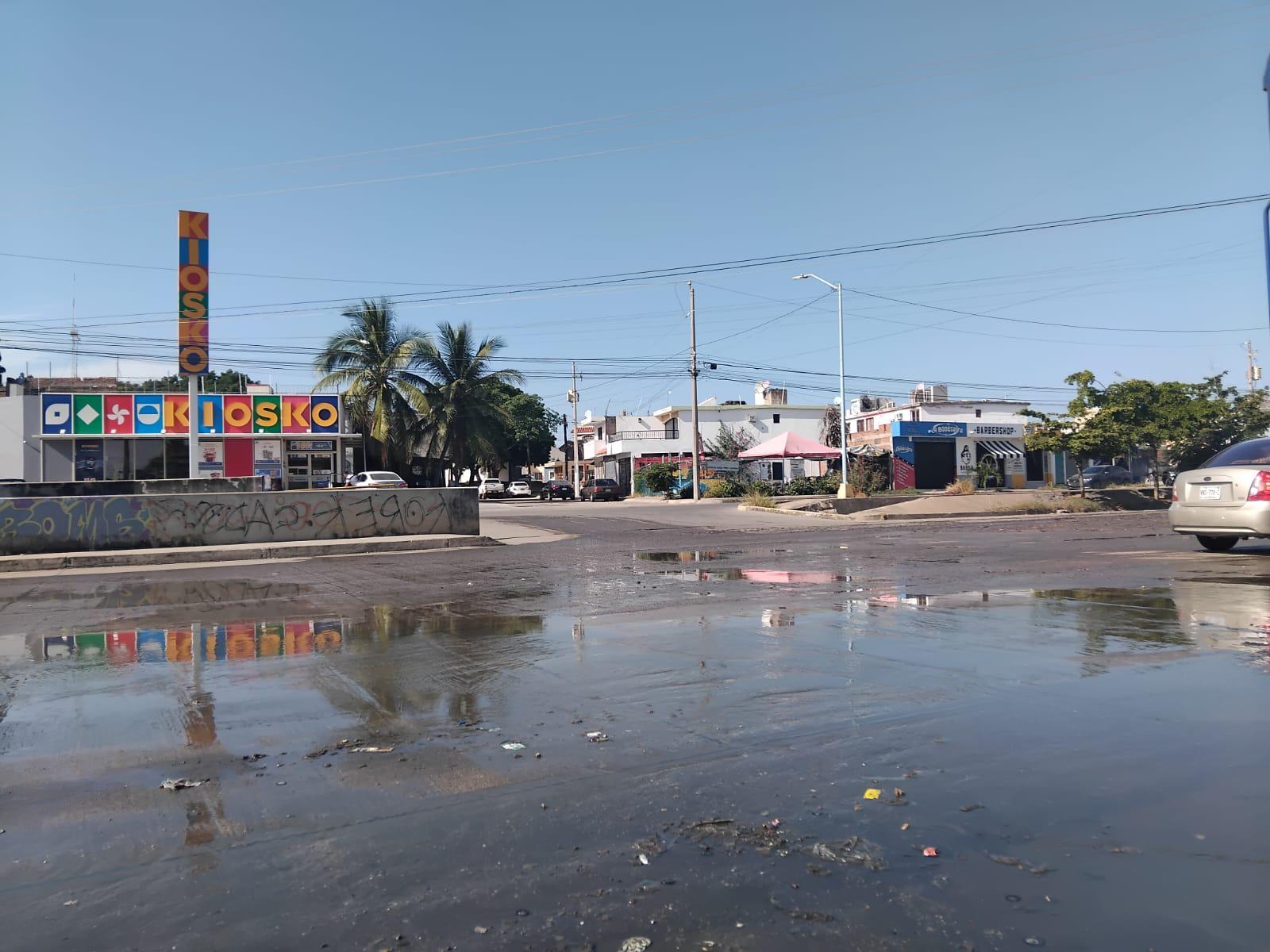 $!Nueva fuga de aguas negras sigue afectando a colonos de Infonavit Alarcón