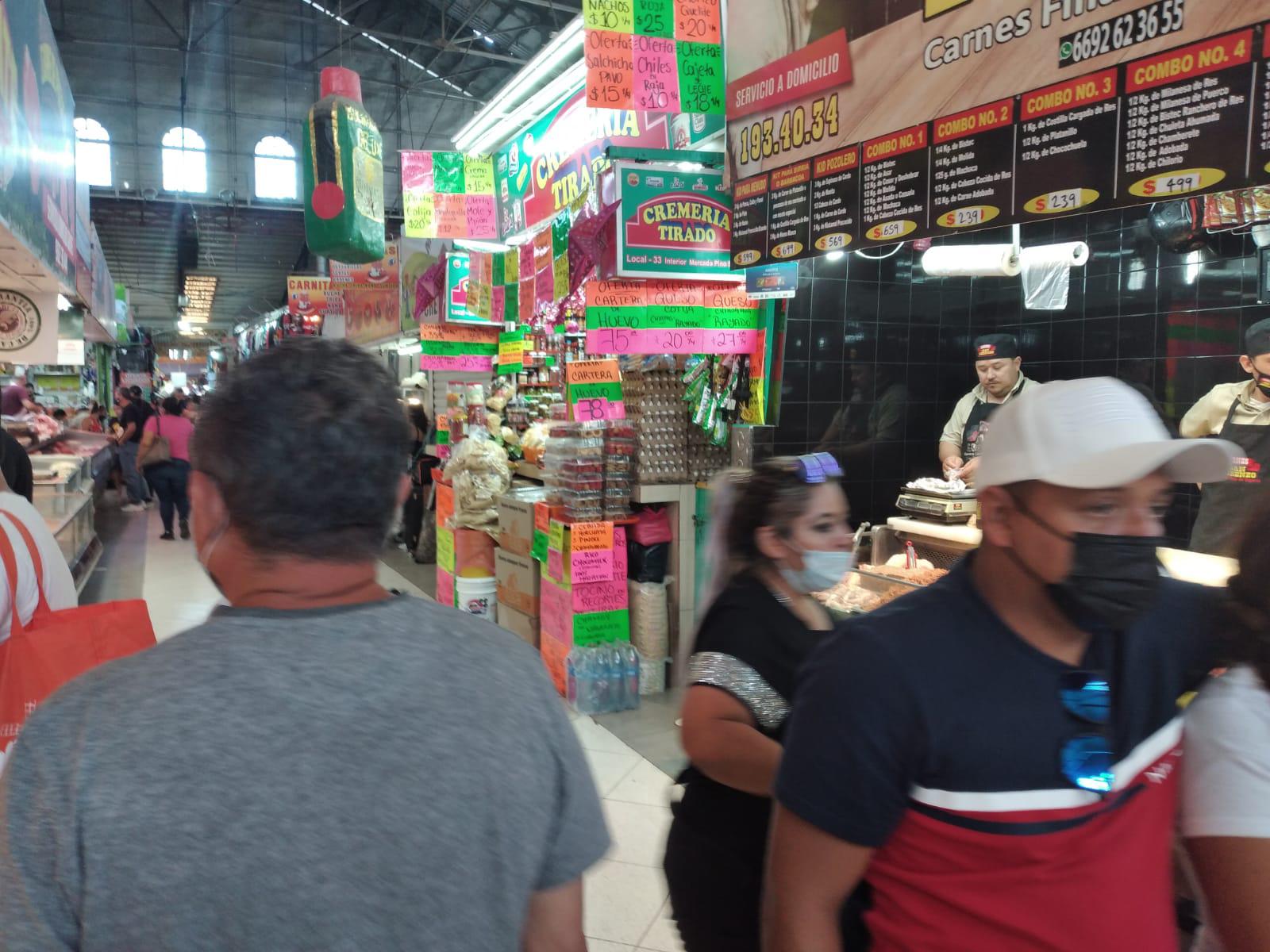 $!En Mazatlán, el mercado ‘Pino Suárez’ registra fuerte presencia turística este Domingo de Pascua