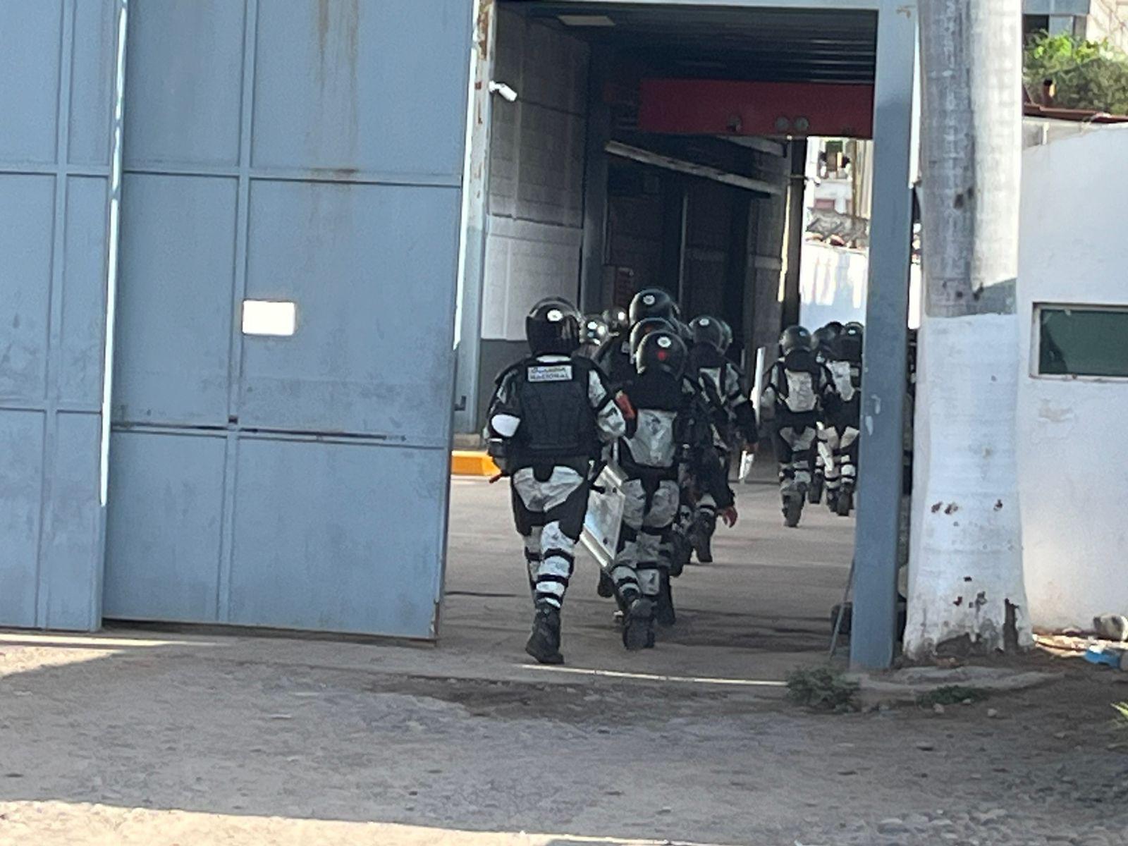 $!Operativo en el penal de Aguaruto: ingresan fuerzas federales y estatales para realizar inspección