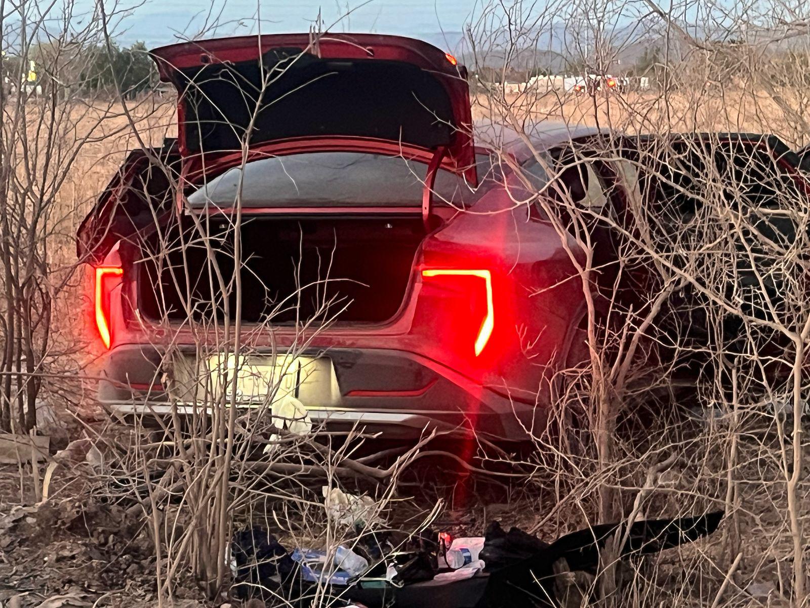 $!Aseguran 2 vehículos y detienen a un civil tras enfrentamiento en El Carrizalejo, en Culiacán