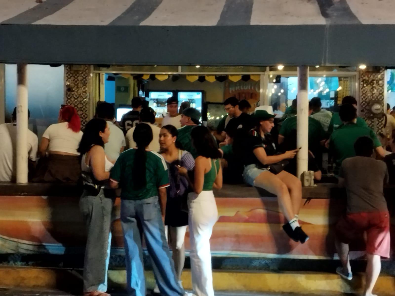 $!La ilusión se apagó en Olas Altas: aficionados sufren la eliminación de México