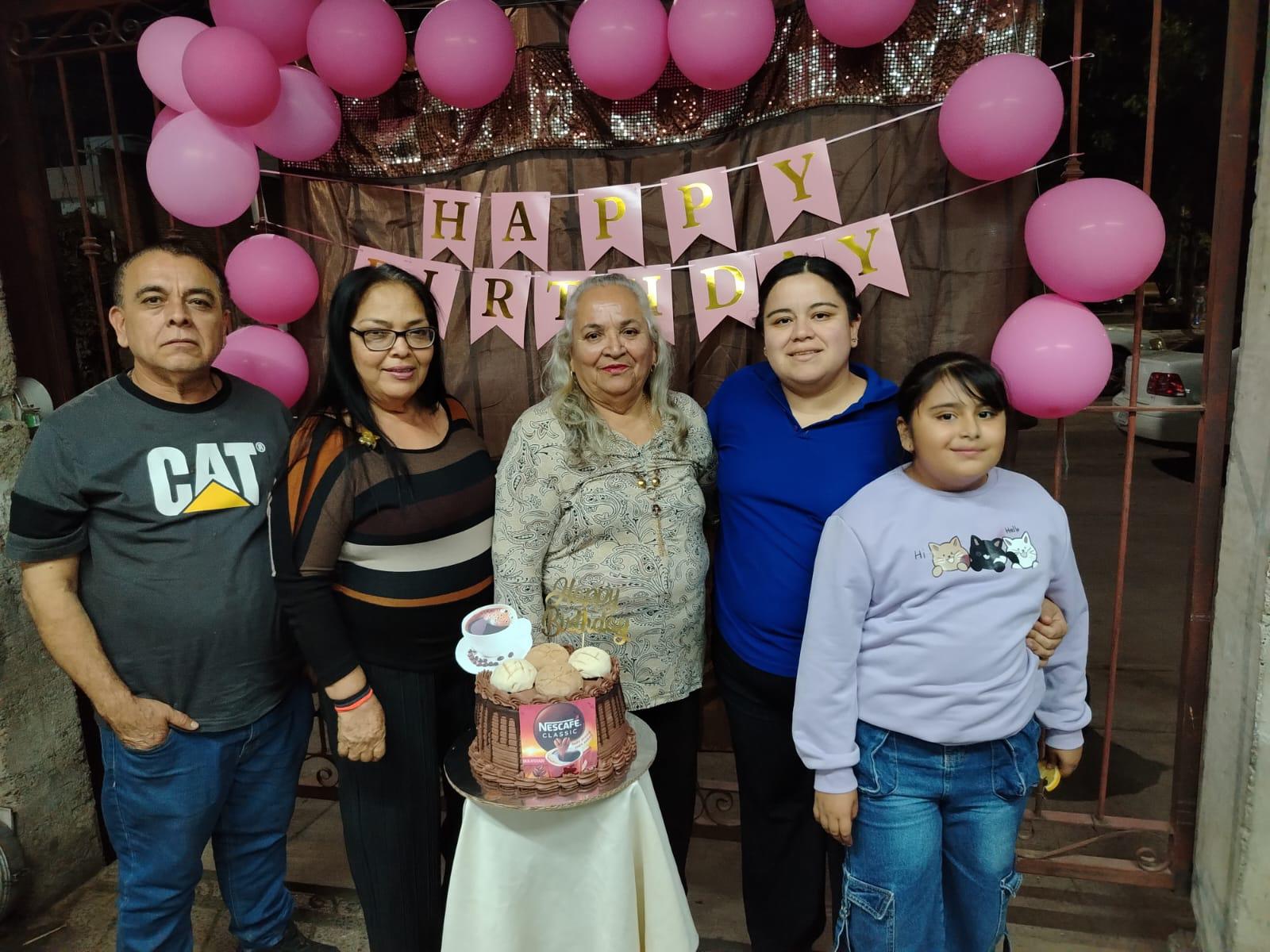 $!Celebra María Juana su cumpleaños 67 con familia