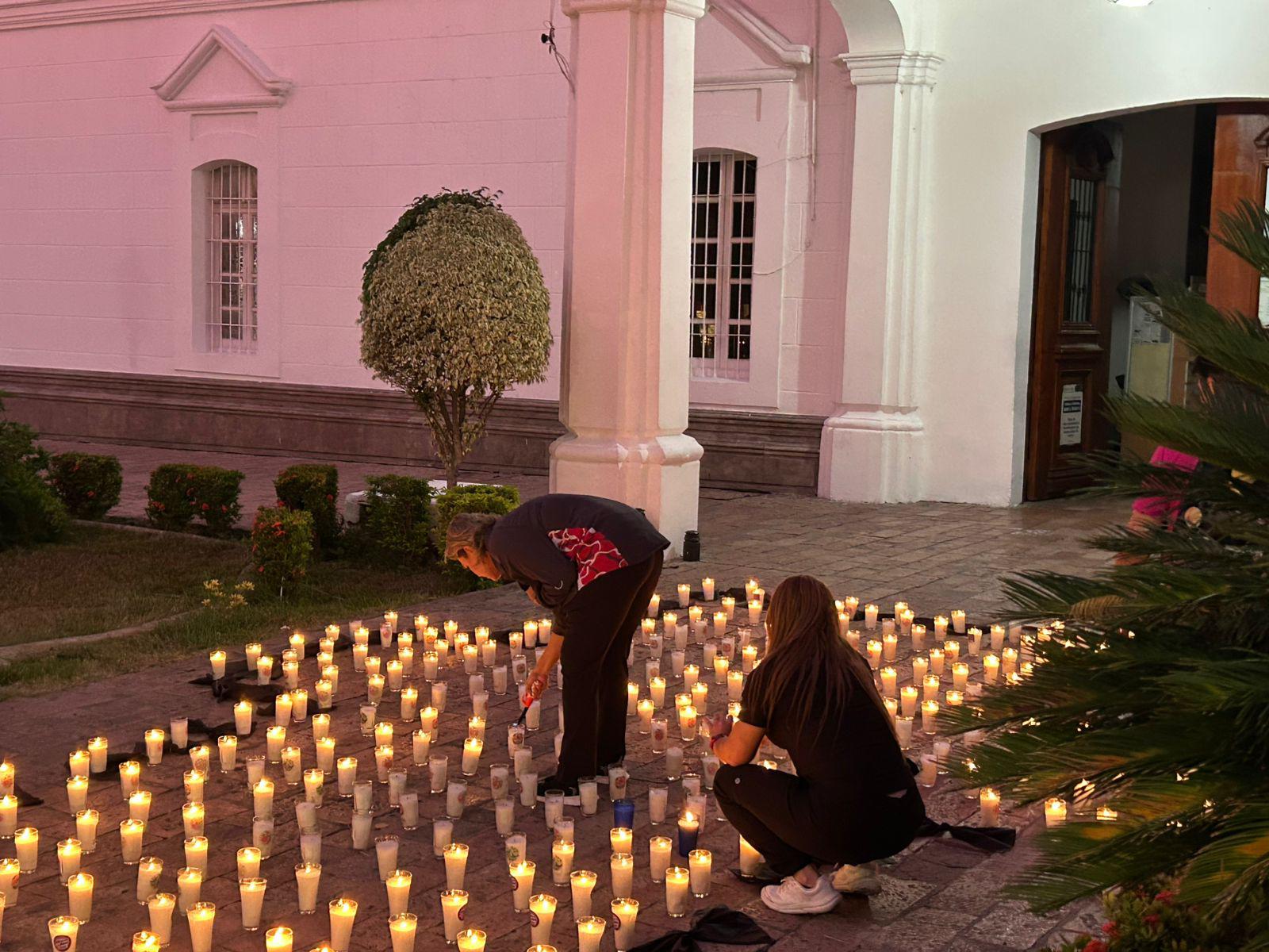 $!Encienden veladoras en el Ayuntamiento de Culiacán a un año de la crisis de seguridad