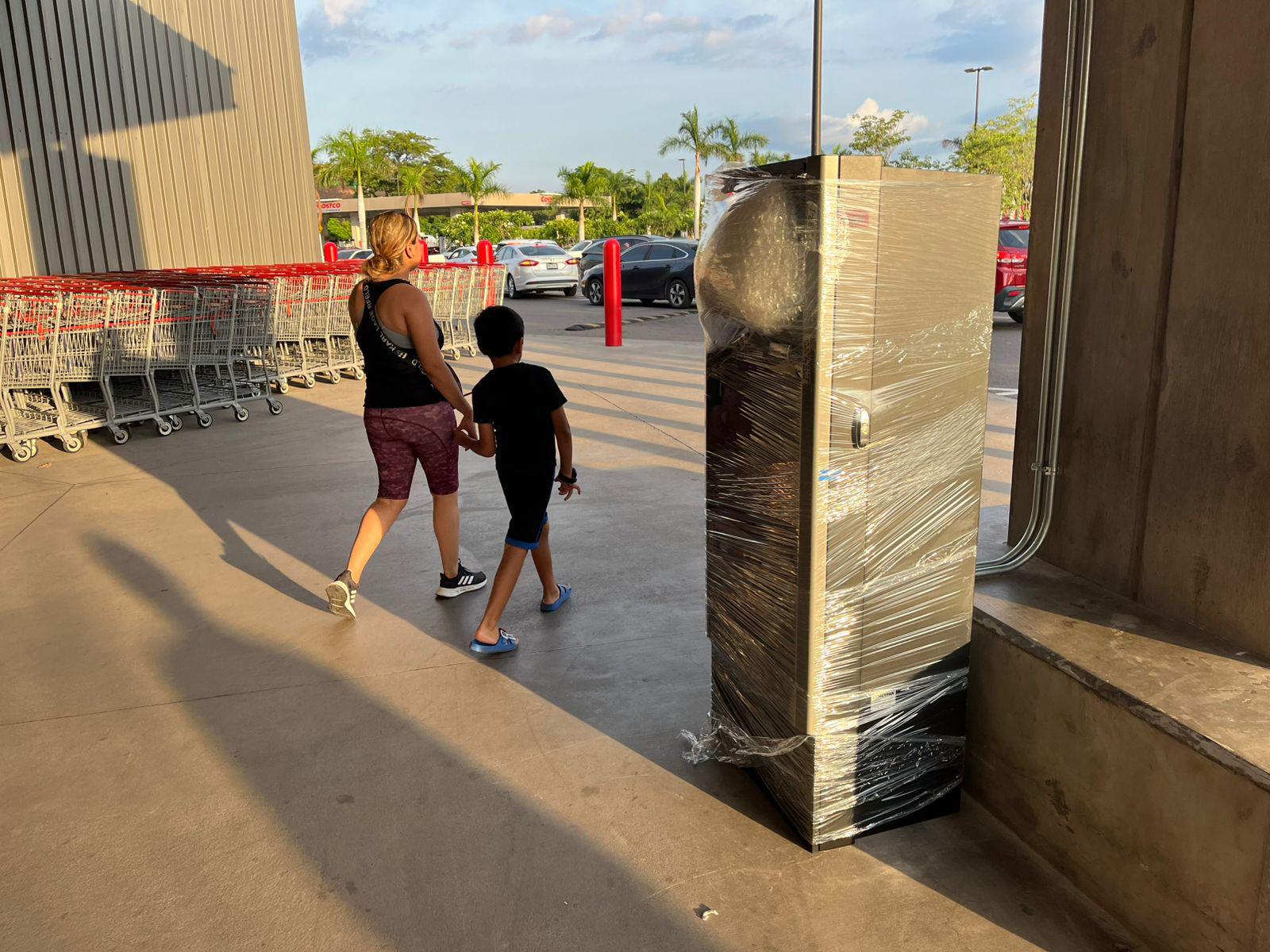 $!Costco Culiacán comenzará a cobrar estacionamiento; colocan plumas de acceso