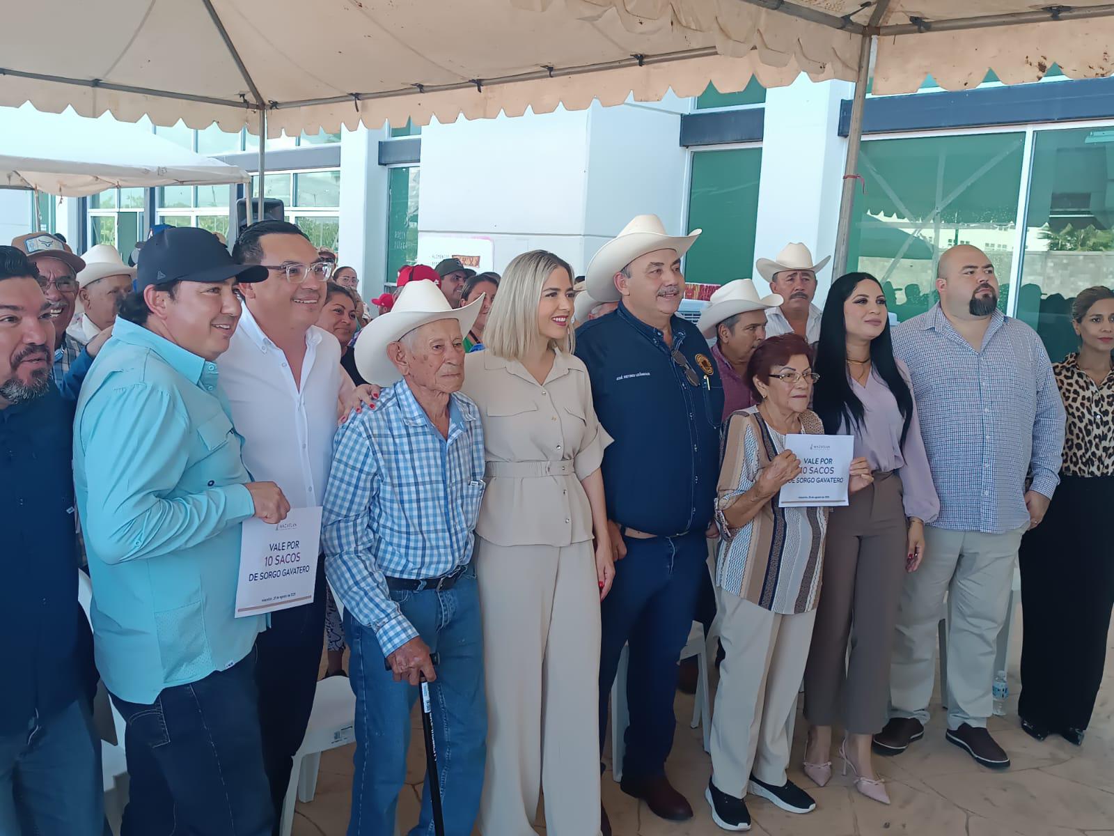 $!Mazatlán fortalece al sector ganadero con entrega de semilla y apoyo para mejoramiento genético