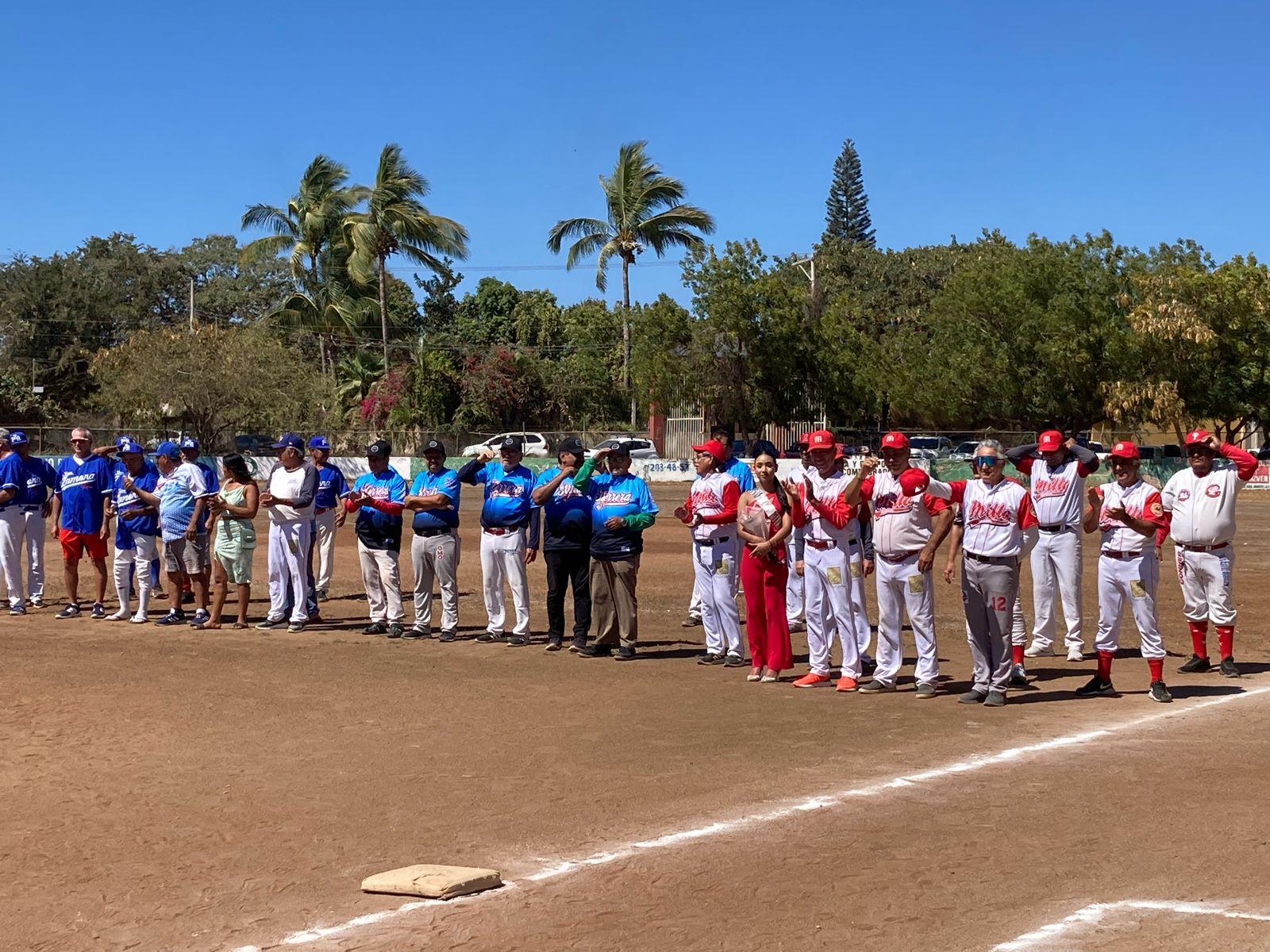 $!Homenajean a Carlos Zamora y Belizario Gutiérrez en Club Polluelos