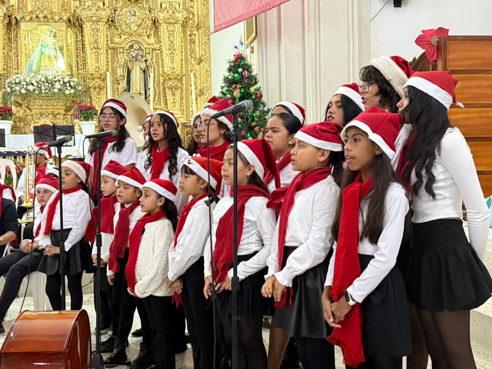 $!Orquesta Sinfónica Raíces de Plata y Coro Lola Beltrán realizan tradicional concierto navideño en Rosario