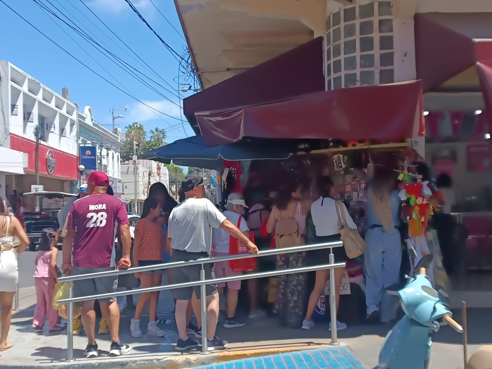 $!Centro de Mazatlán se llena de visitantes en cierre del puente largo
