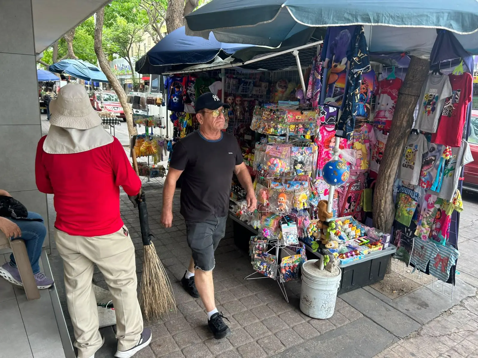 $!Golpea temporada del ‘piojillo’ al comercio ambulante en Centro de Culiacán