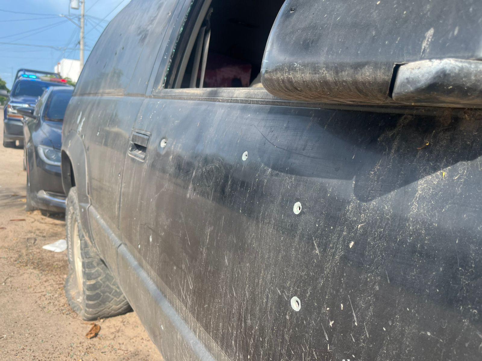 $!Aseguran dos vehículos baleados en la colonia 21 de marzo, en Culiacán