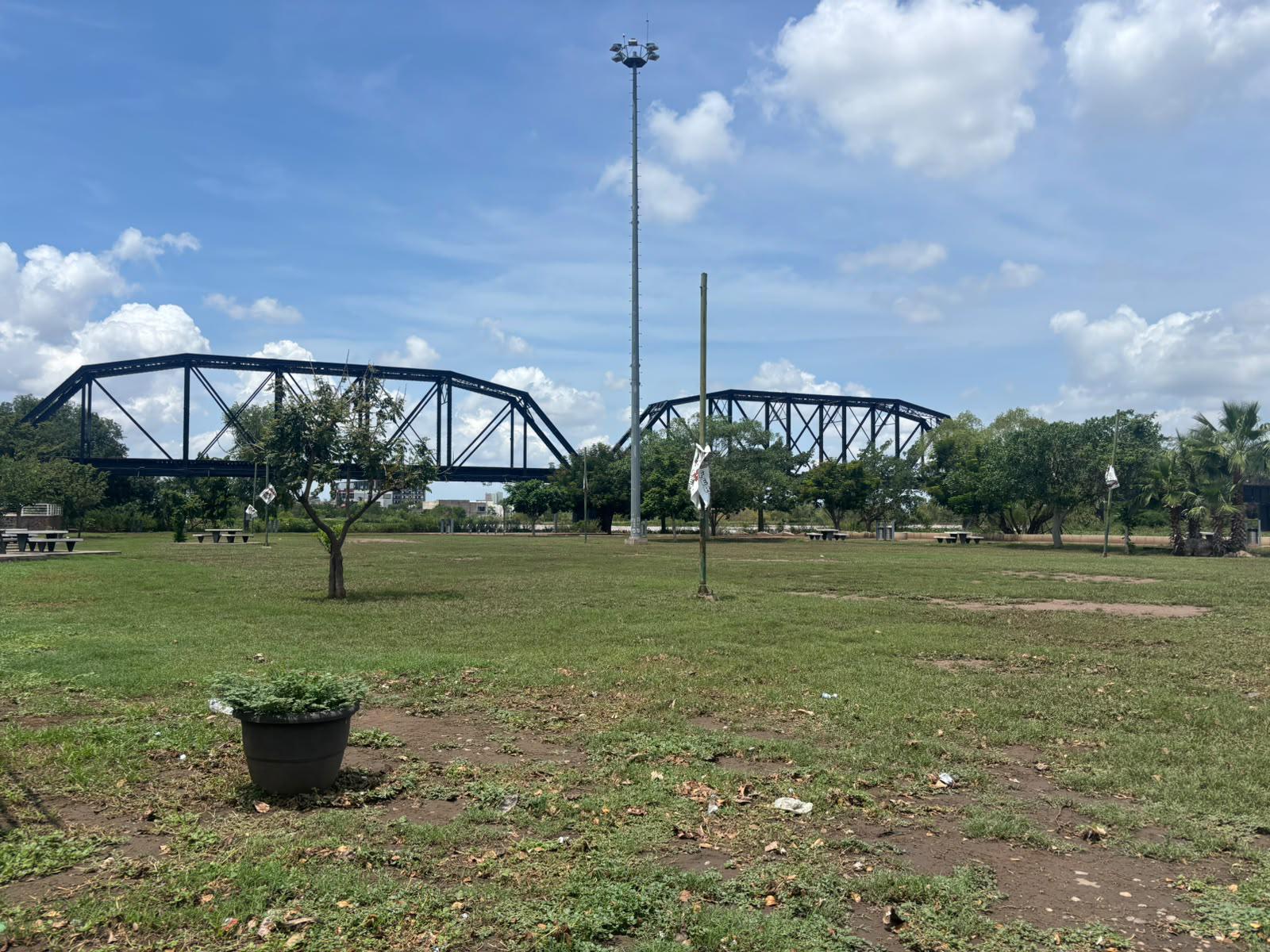 $!Cierran temporalmente el Parque Las Riberas y el Parque Acuático por aumento en el nivel del río