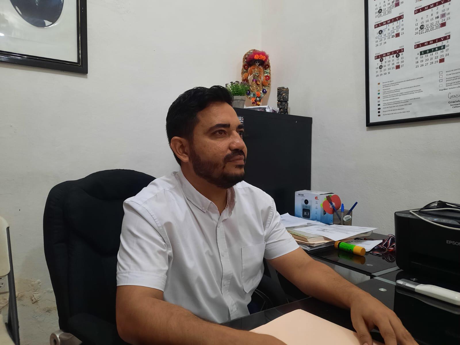 $!Jesús Andrés Beltrán Vizcarra, nuevo director del turno matutino de la Escuela Primaria Luis Donaldo Colosio Murrieta, en el Infonavit Alarcón.