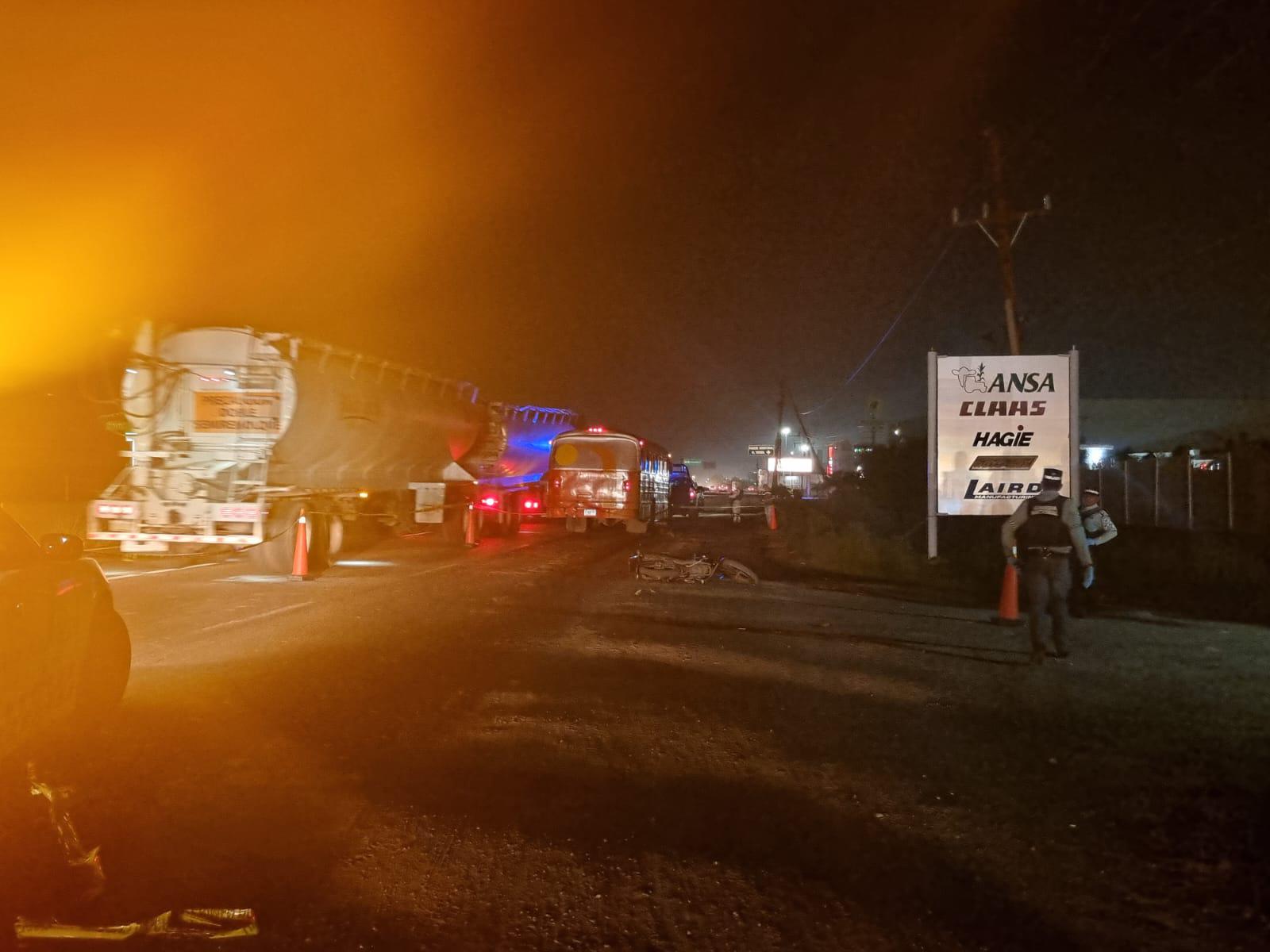 $!Muere motociclista tras ser arrollado por camión en el Piggy Back