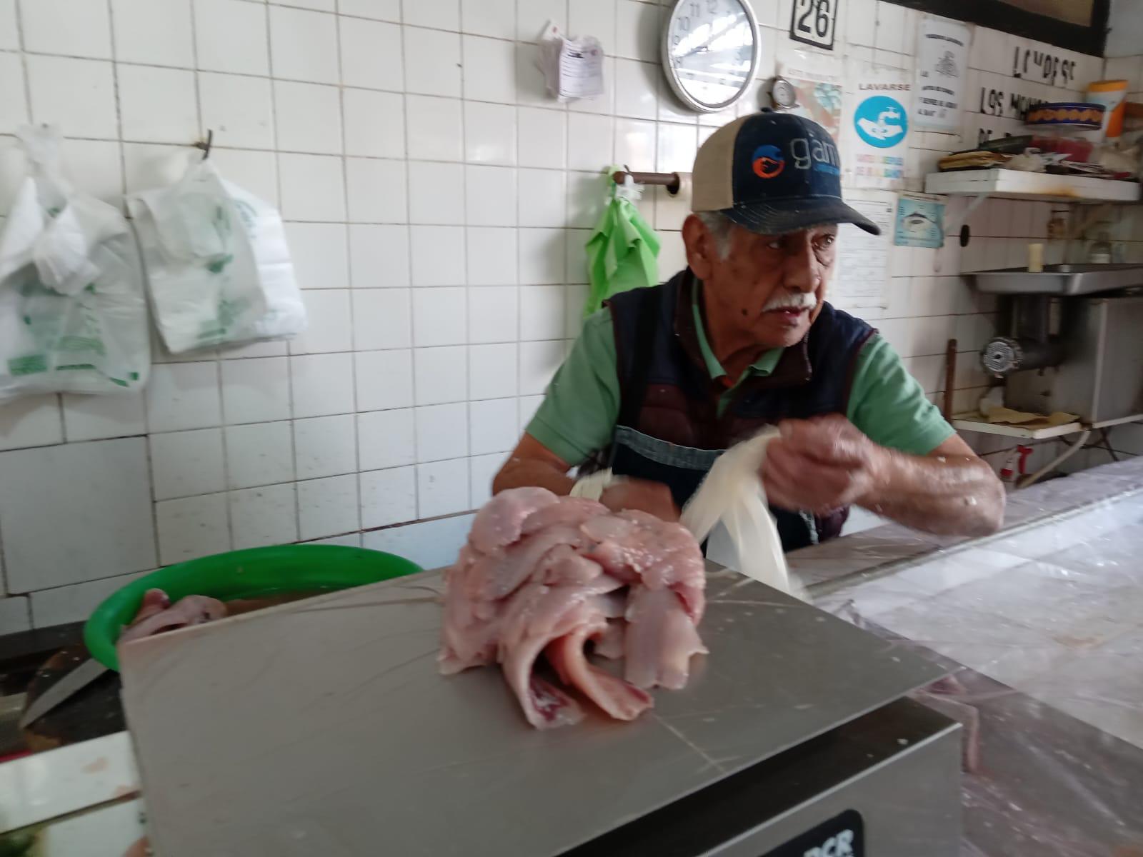 $!En Rosario, ventas de pescado repuntan solo en días santos
