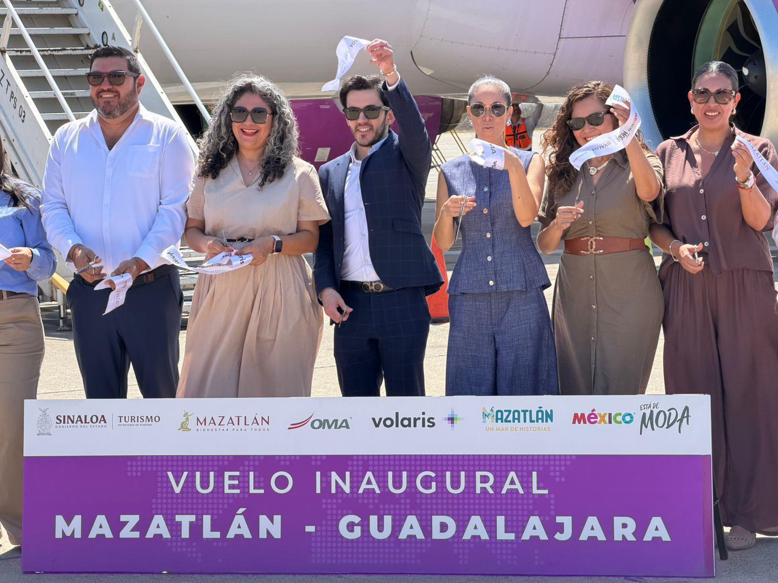$!Con ocupación total recibe Mazatlán su primer vuelo oficial desde Guadalajara