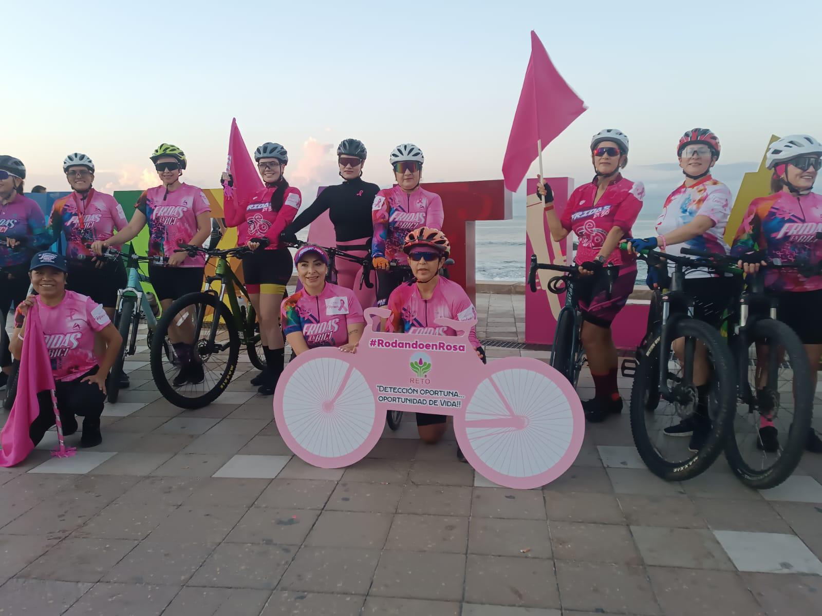 $!Rodada en Rosa reúne a ciclistas y patinadores en Mazatlán