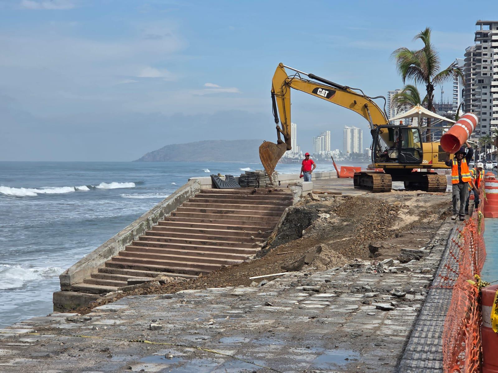 $!Podría tardar hasta cerca de tres meses reparación del socavón en el malecón de Mazatlán