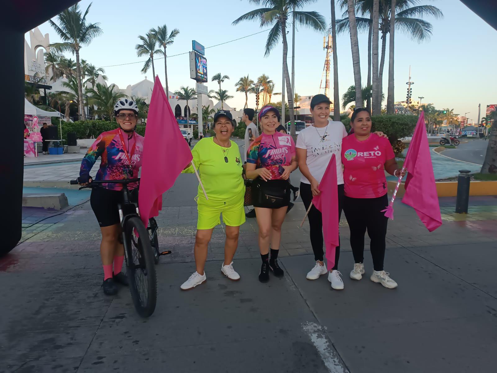 $!Ciclistas se unen en la ‘Rodada en Rosa Reto Mazatlán’ contra el cáncer de mama
