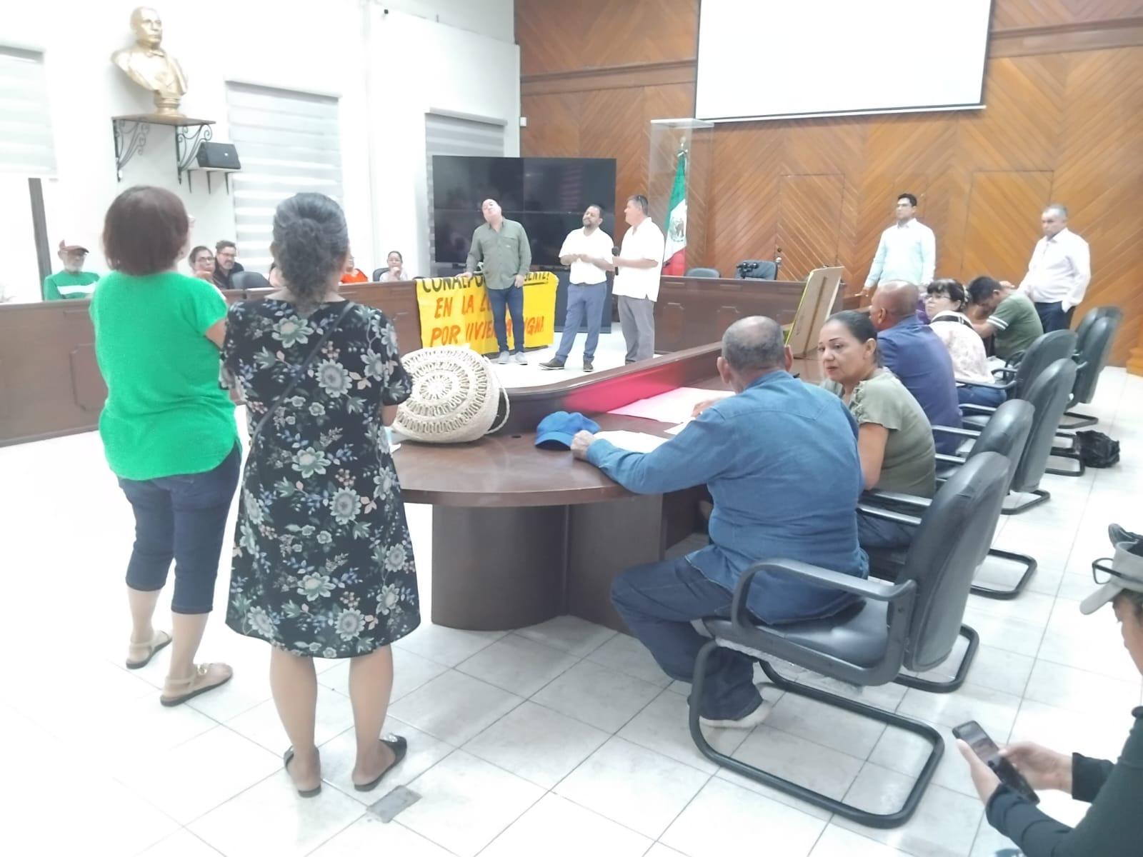 $!Protestan colonos en Cabildo de Mazatlán para demandar terreno para viviendas y escrituración