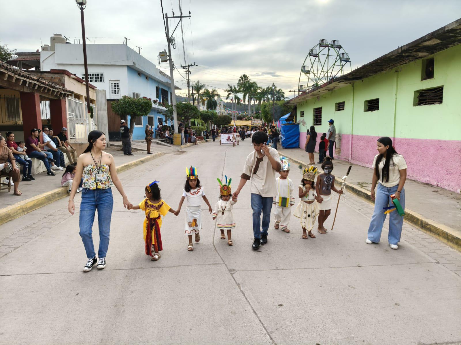 $!En Chametla, Rosario, realizan desfile por el 495 Aniversario del Mestizaje en Sinaloa