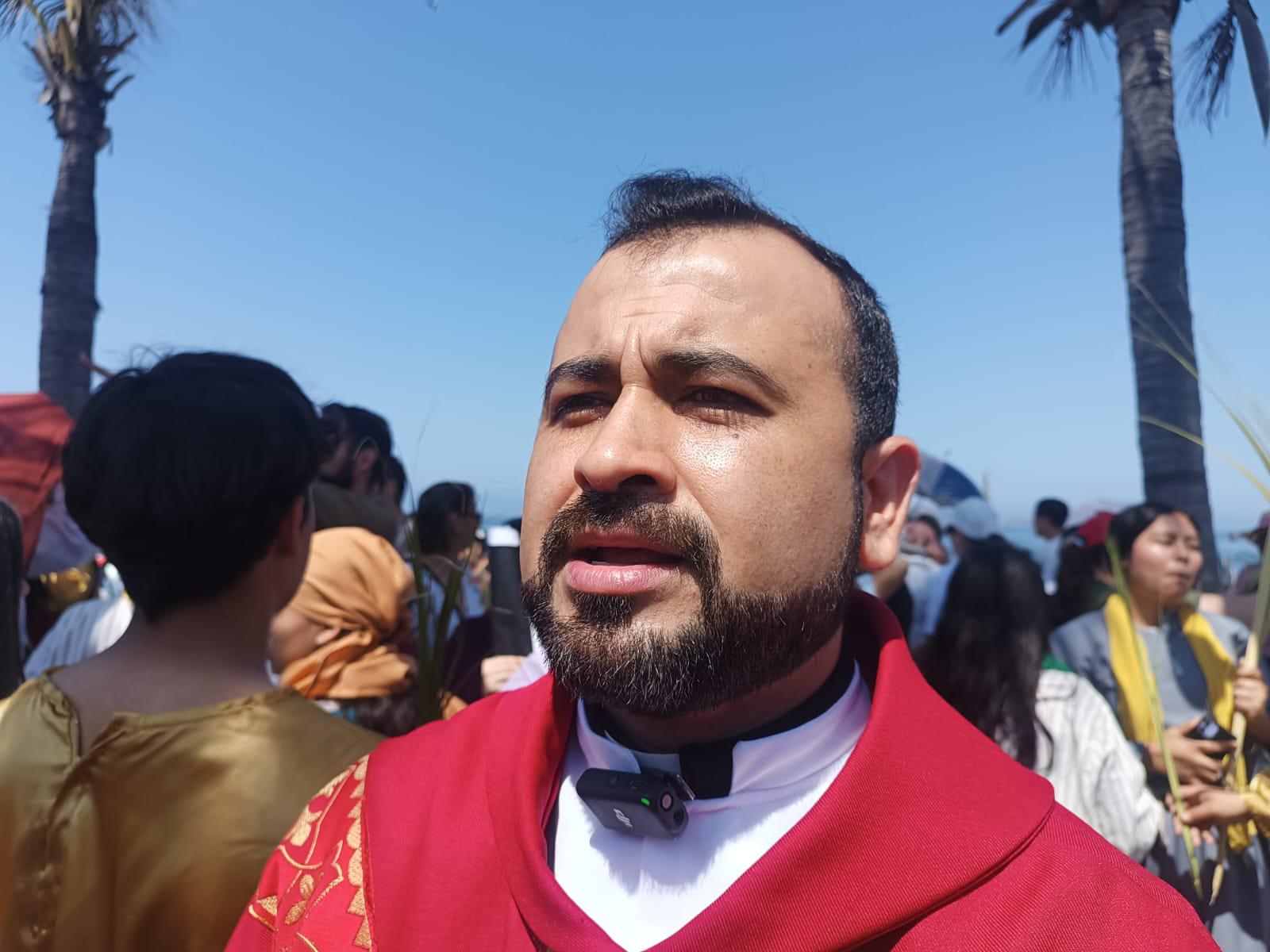 $!Exhorta Padre Armando Durán a que juventud no se acostumbre a la maldad, sino que busque a Dios en estas vacaciones