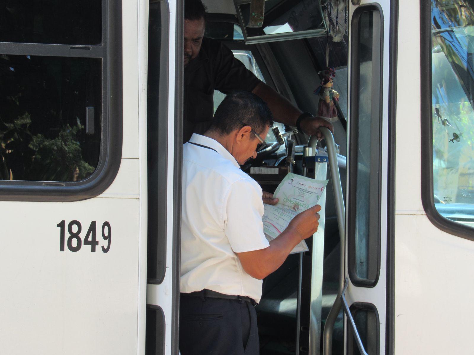 $!Refuerzan control al transporte público en Mazatlán con supervisión en unidades y choferes