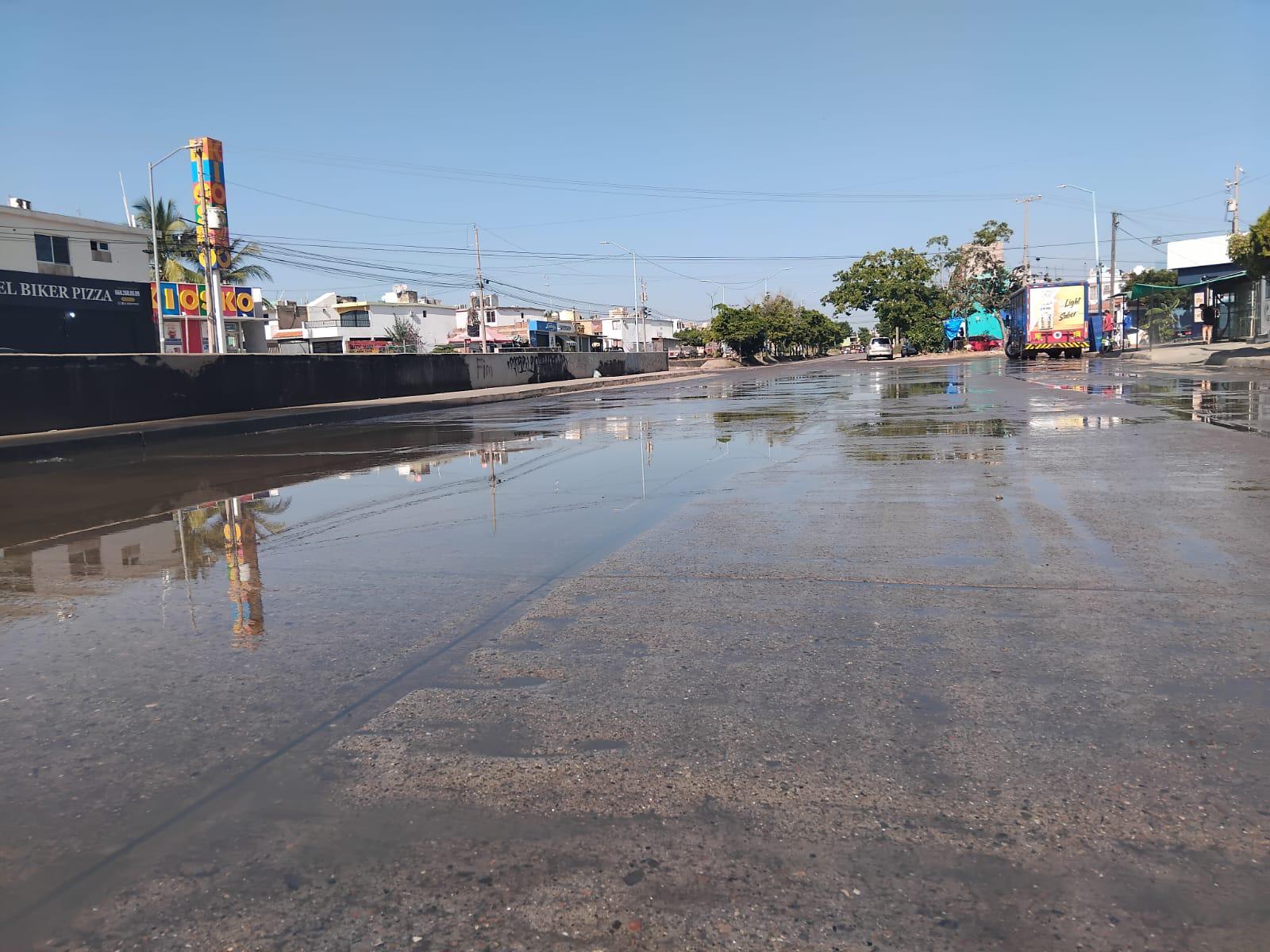 $!Nueva fuga de aguas negras sigue afectando a colonos de Infonavit Alarcón