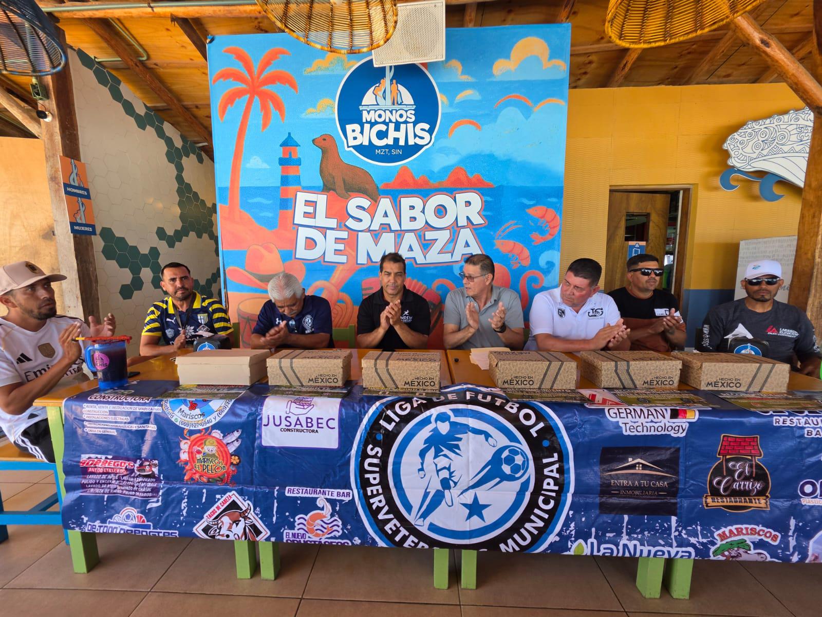 $!Reconocen a lo mejor del mes de Liga de Futbol Superveteranos