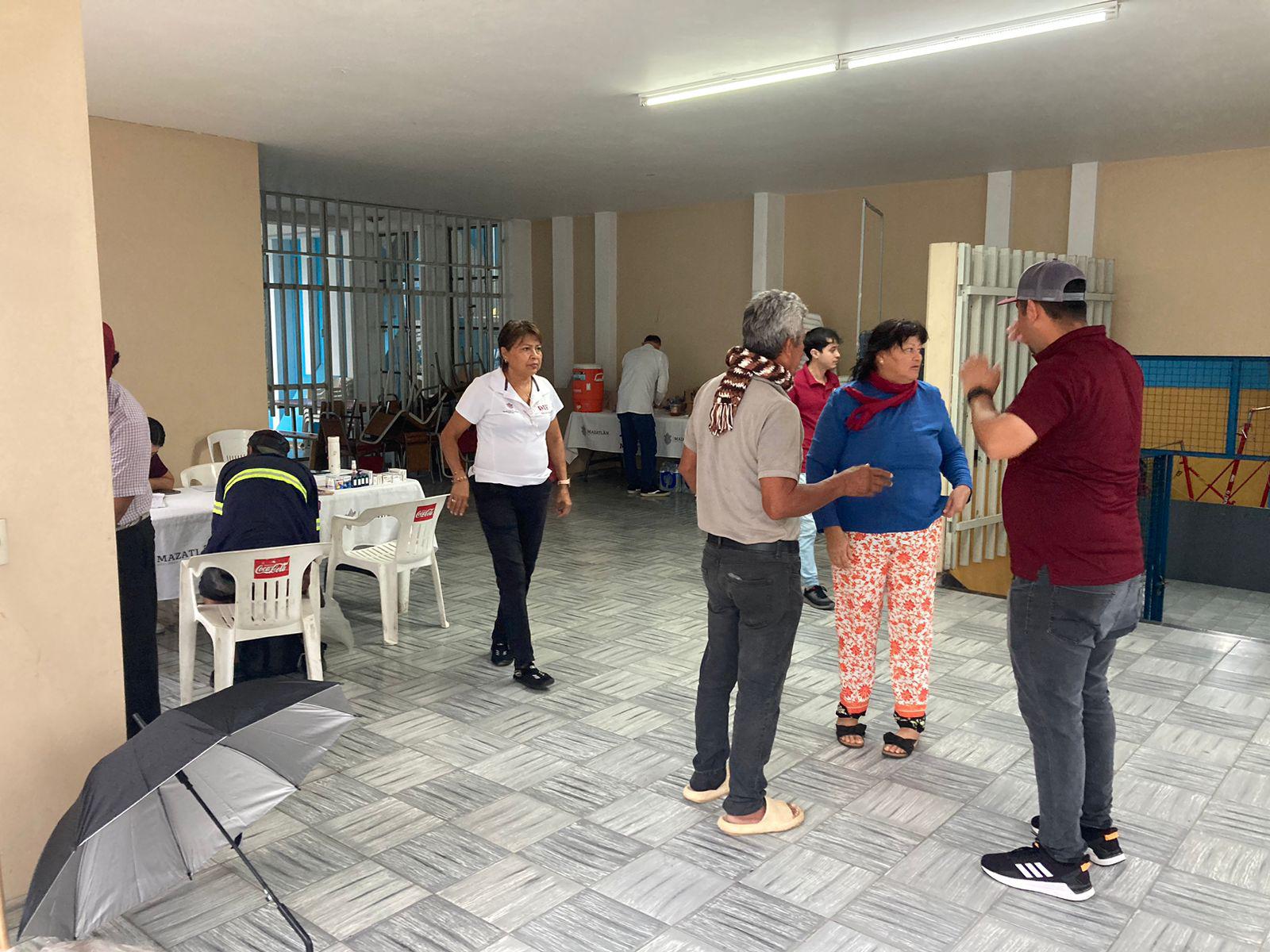 $!Albergue del ICO recibe a ocho personas que se resguardaron por las lluvias en Mazatlán